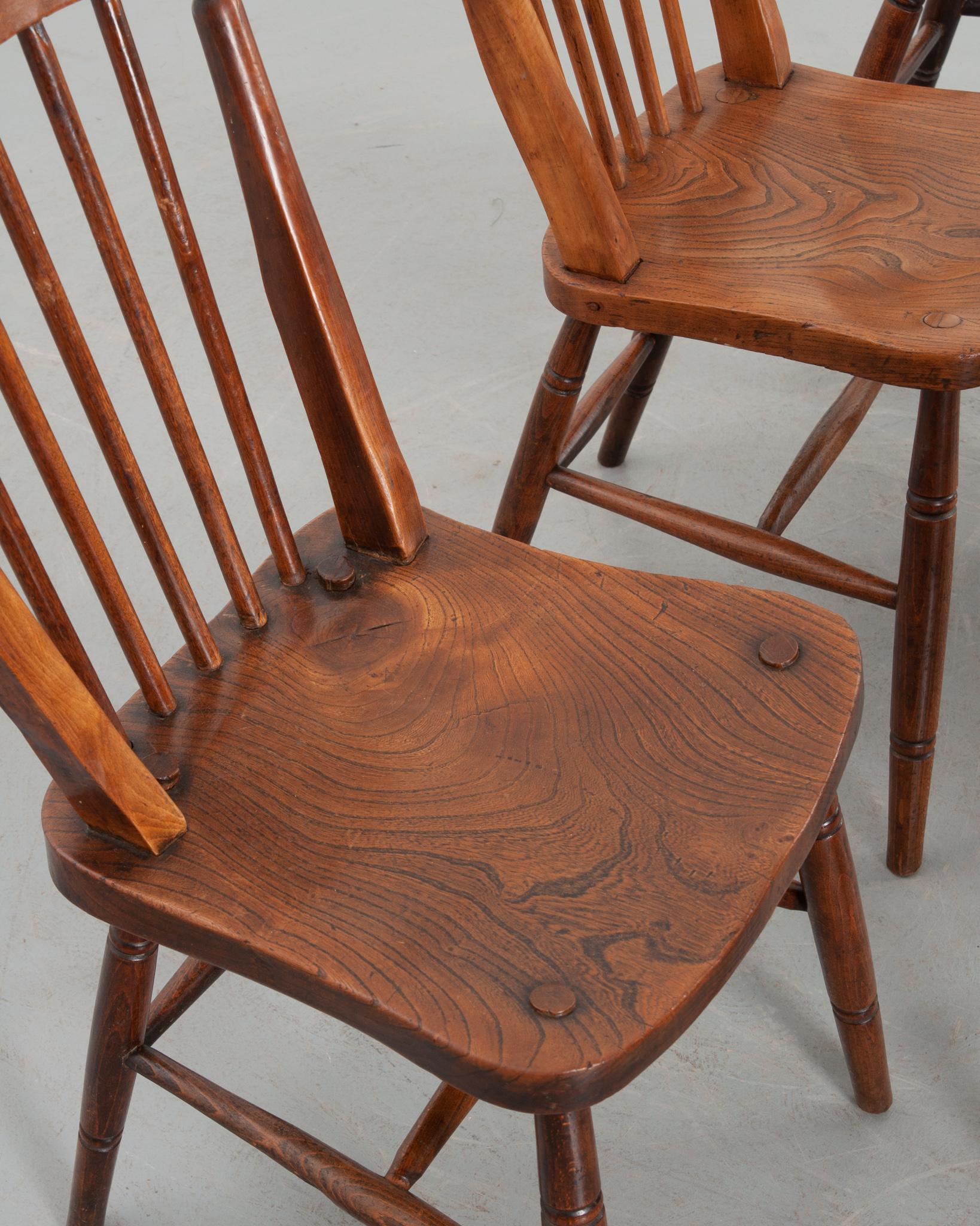 Ensemble de 5 chaises à manger anglaises en chêne du 19ème siècle Bon état - En vente à Baton Rouge, LA