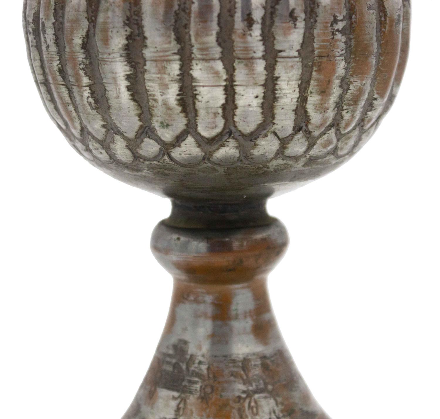 Juego de 5 cálices ingleses de cobre y plata de estilo renacentista Británico en venta