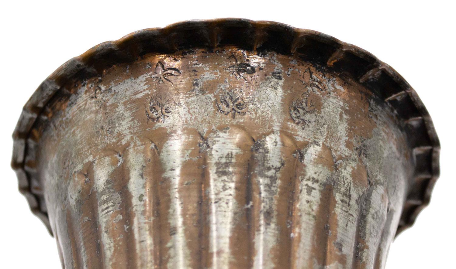 Juego de 5 cálices ingleses de cobre y plata de estilo renacentista siglo XX en venta