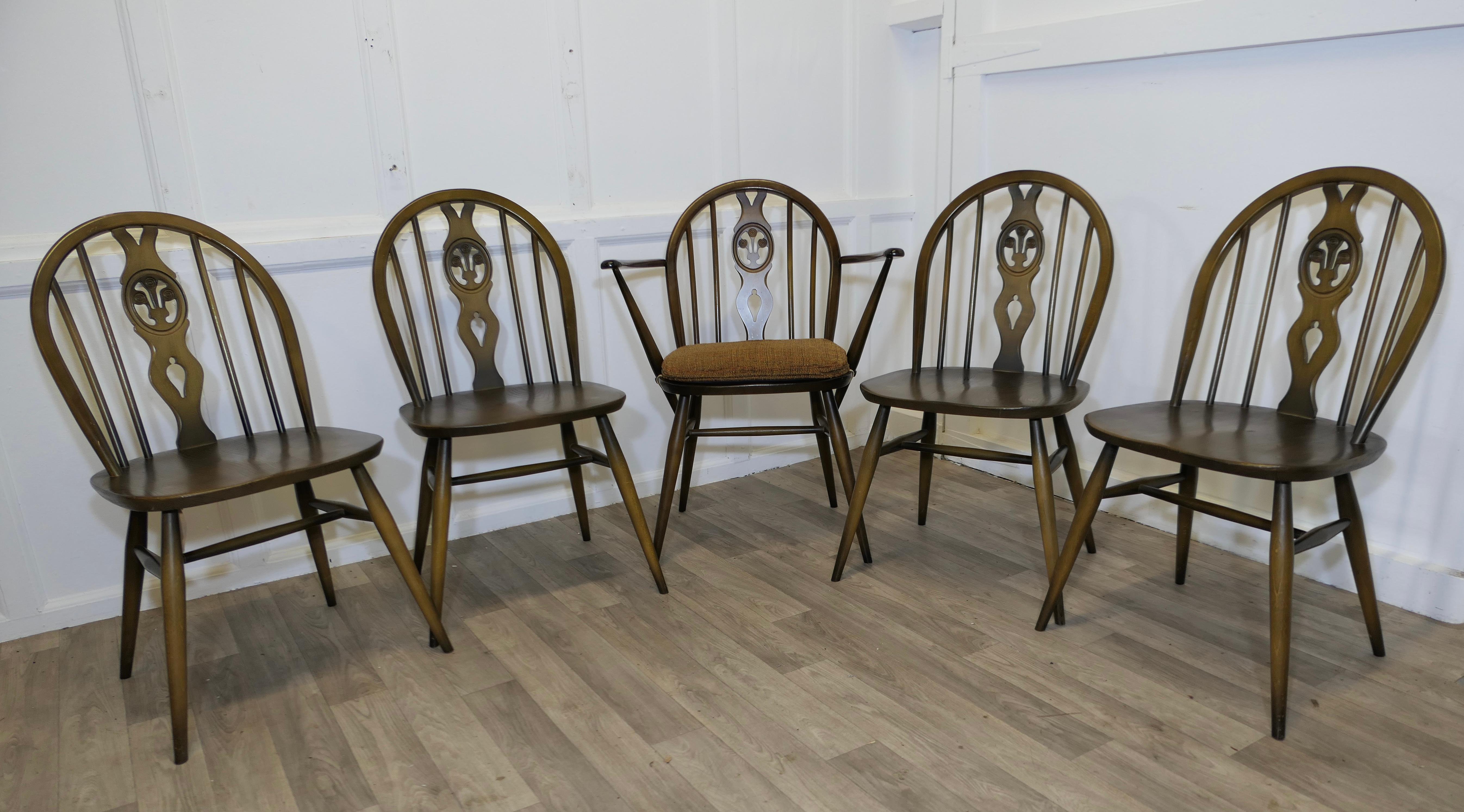 Mid-Century Modern Set of 5 Ercol Windsor Dining Chairs  The chairs are a classic design