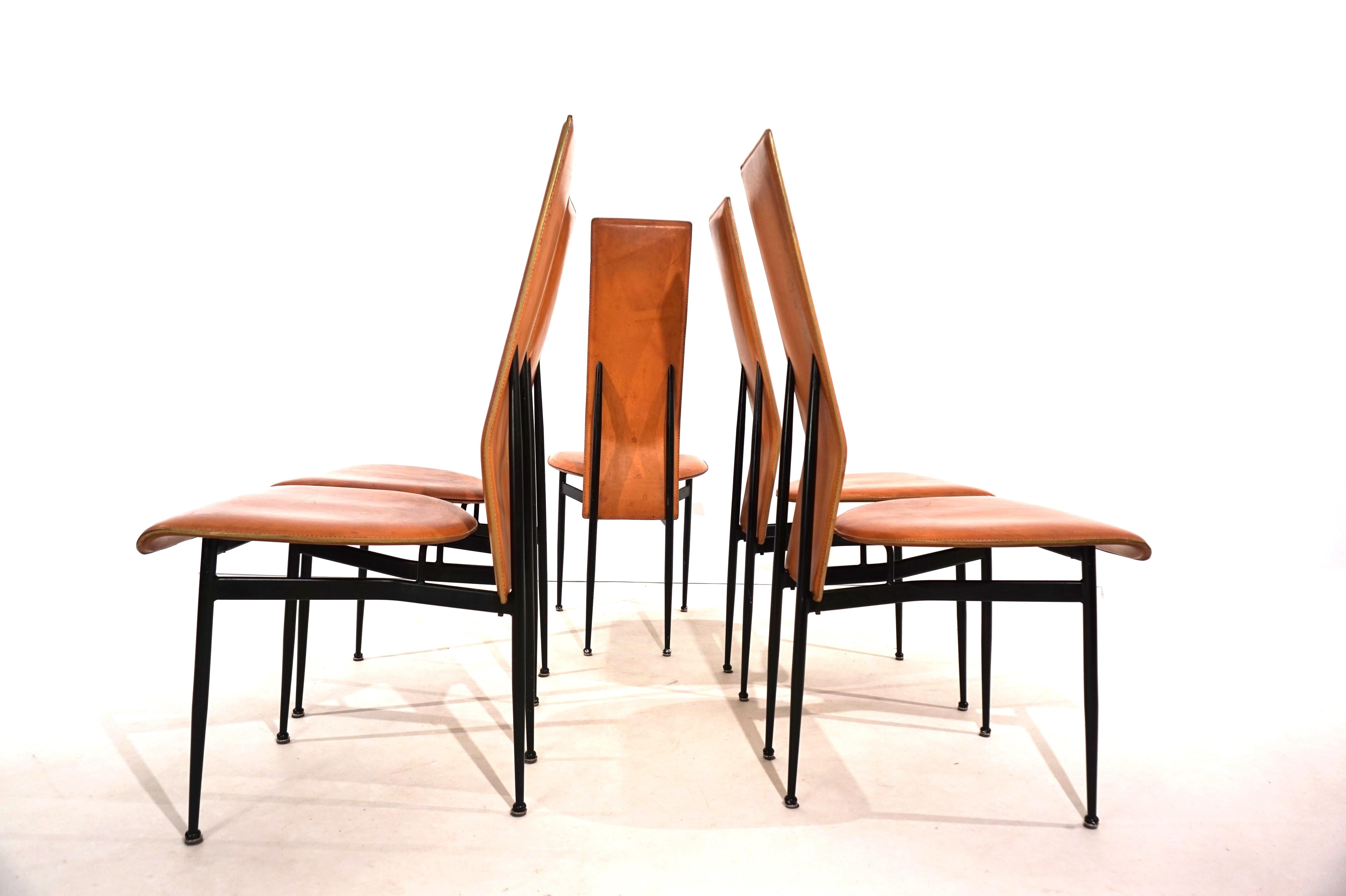 Set of 5 Fasem S44 leather dining chairs by Giancarlo Vegni & Gualtierotti For Sale 5