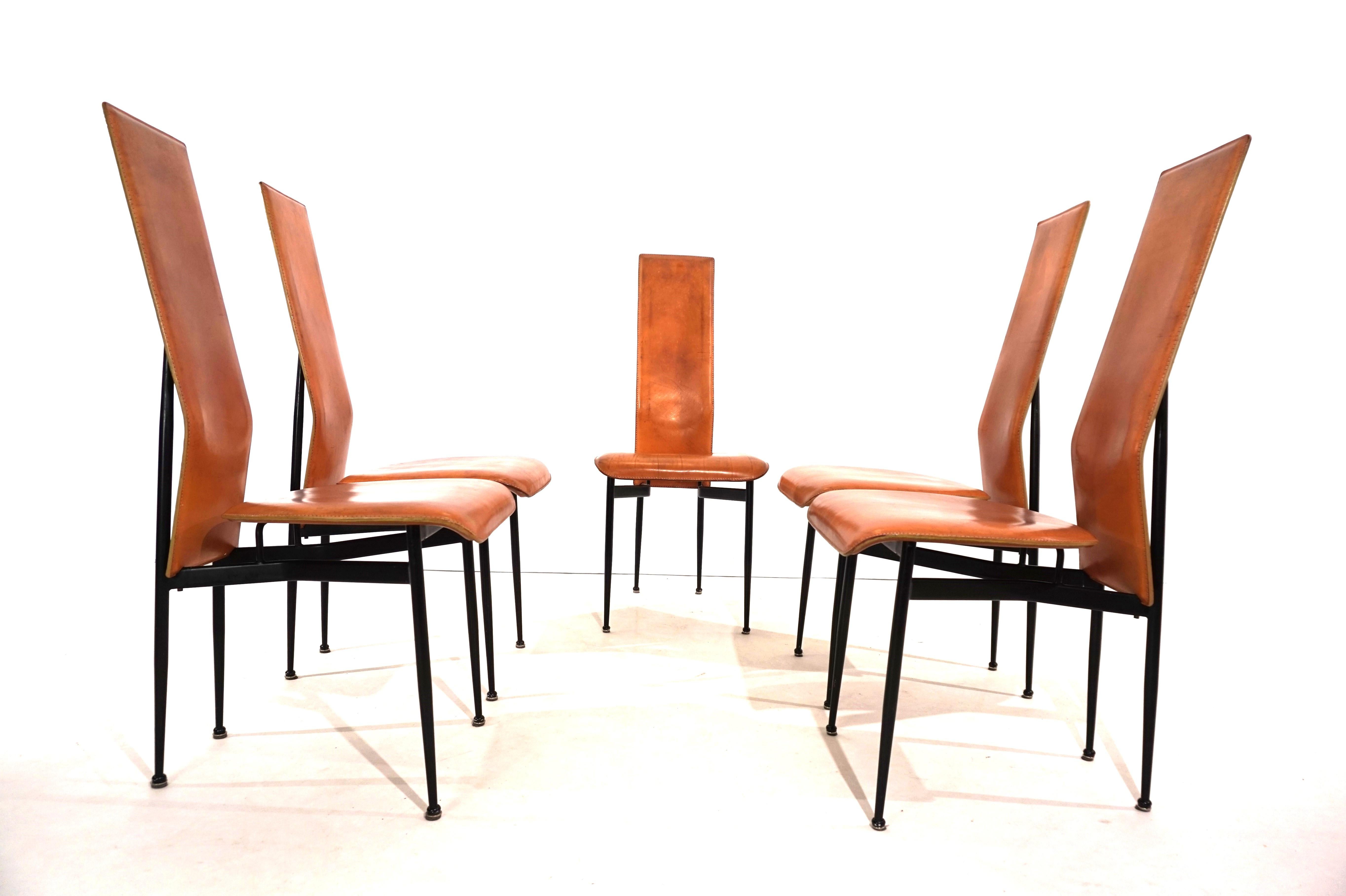 Set of 5 Fasem S44 leather dining chairs by Giancarlo Vegni & Gualtierotti In Good Condition For Sale In Ludwigslust, DE