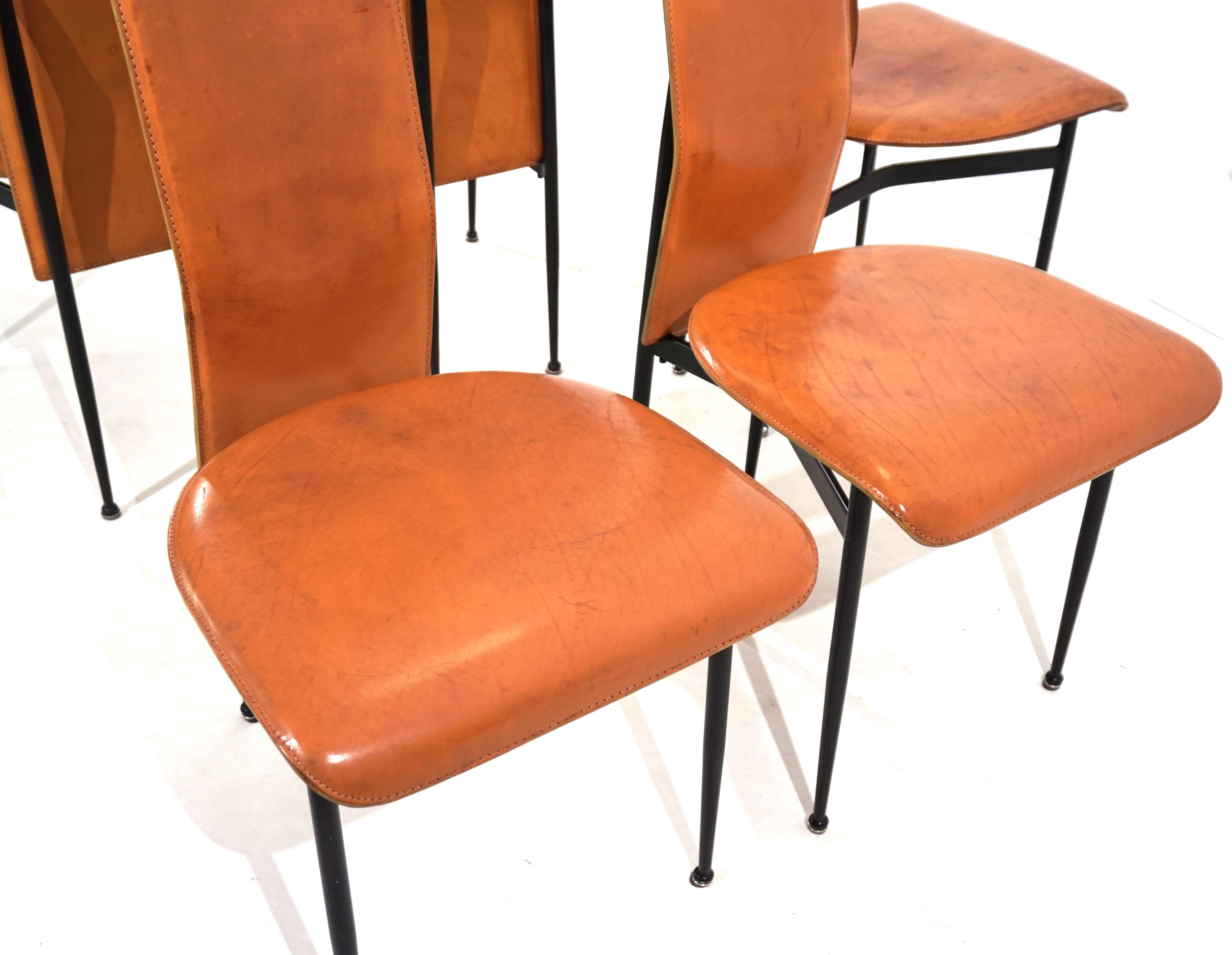Set of 5 Fasem S44 leather dining chairs by Giancarlo Vegni & Gualtierotti For Sale 1