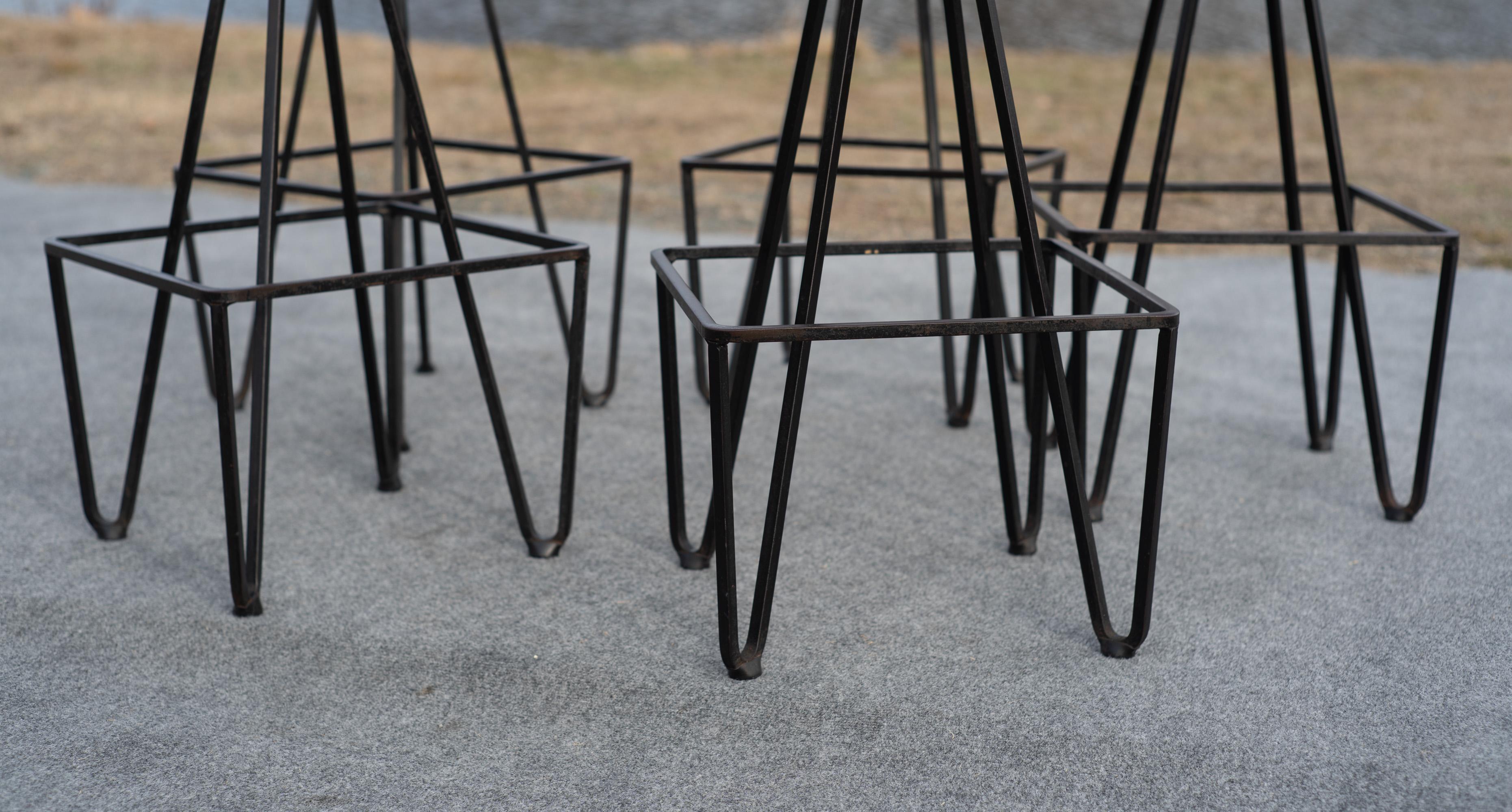 Set di 5 gambe quadrate Frederic Weinberg in ferro e similpelle arancione 1950s in vendita 1