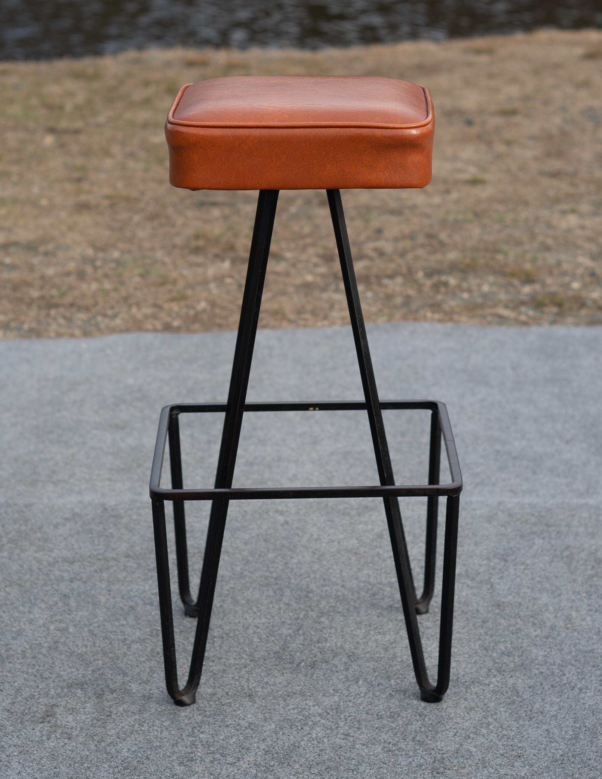 Set di 5 gambe quadrate Frederic Weinberg in ferro e similpelle arancione 1950s in vendita 2