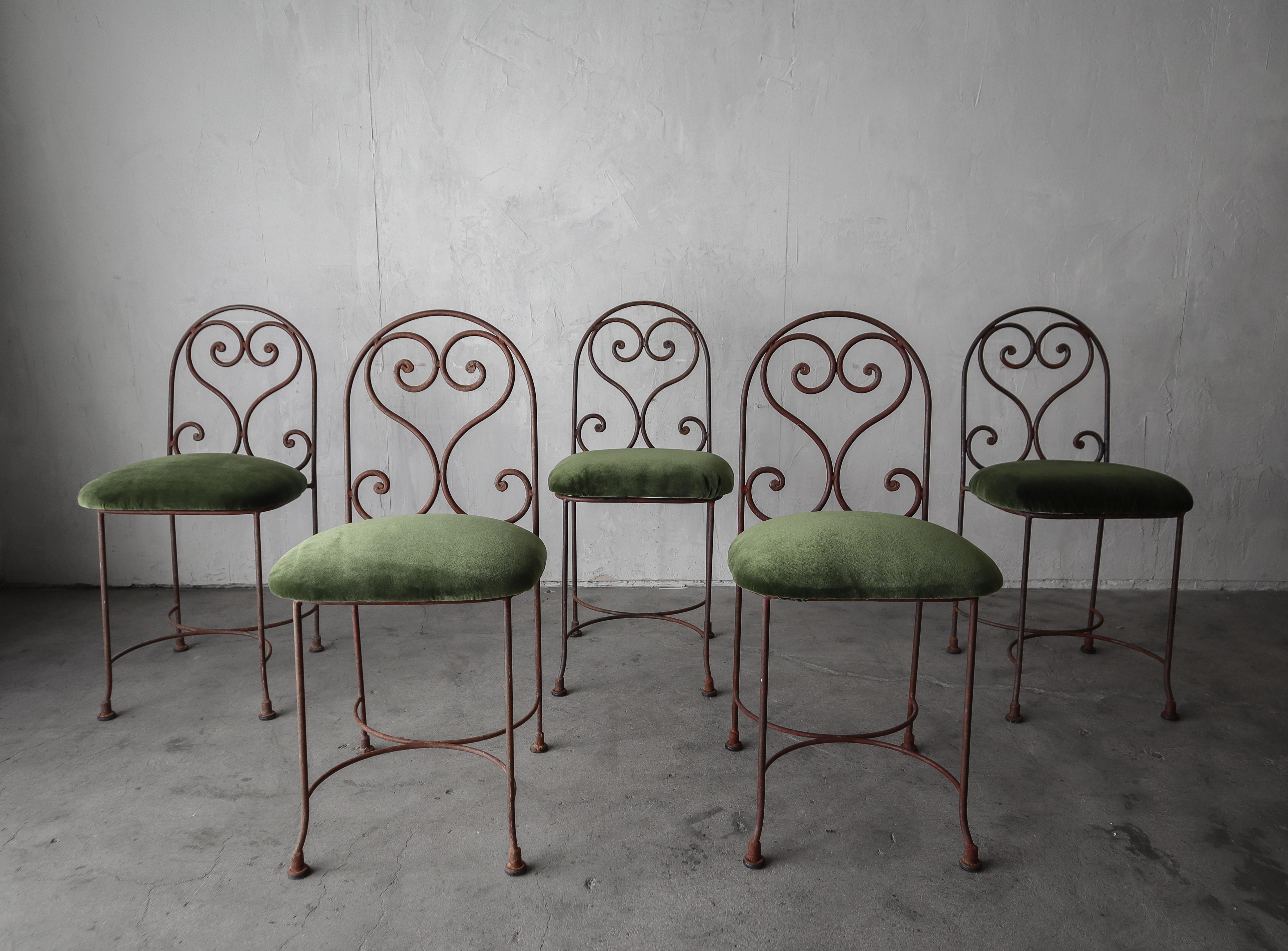This a great set of 6 Antique French iron garden dining chairs.  I love the contrast between the aged iron and beautiful green velvet

Chairs are in great condition, the fabric is clean and appears to be newer, the frames have some oxidation on the