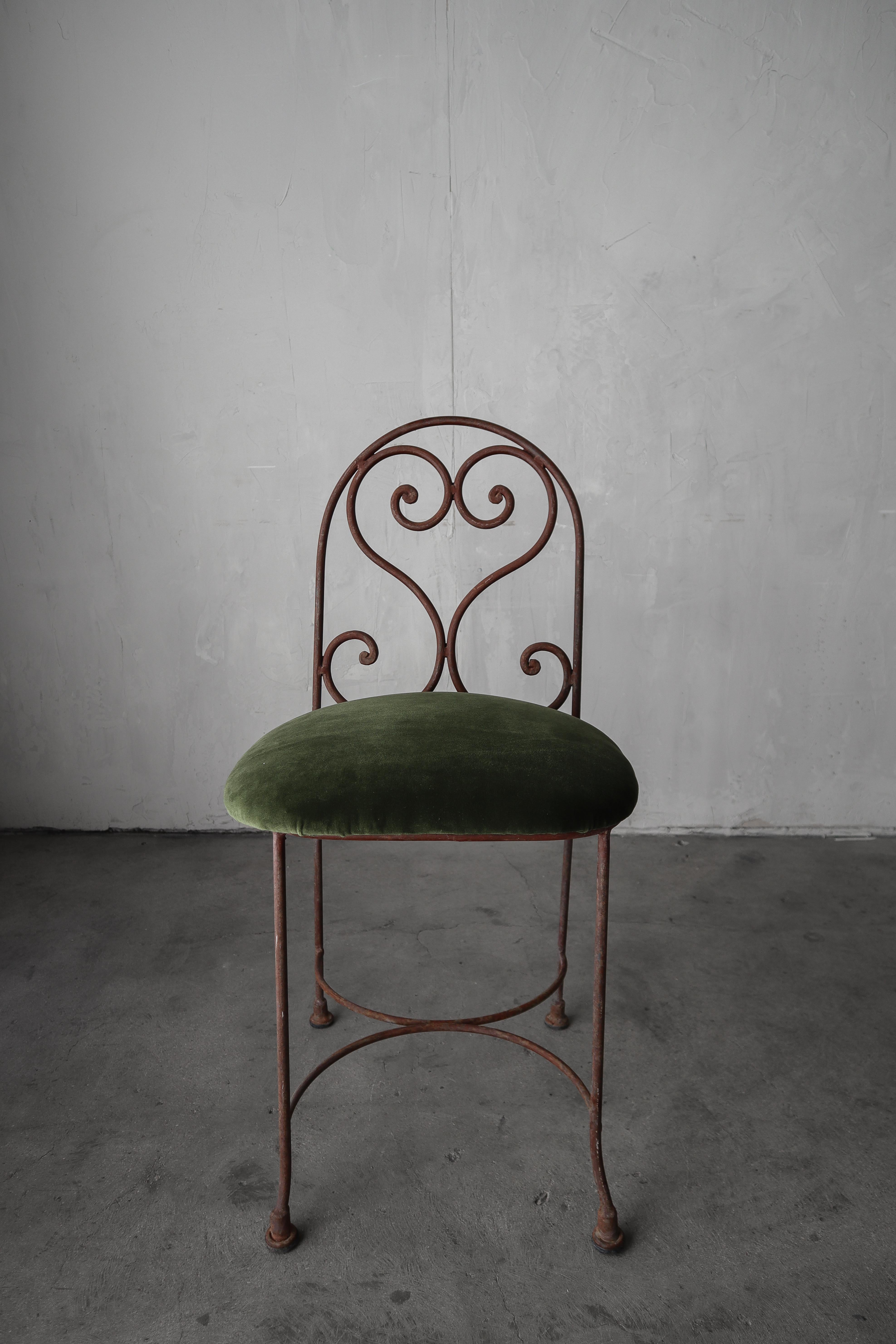 Set of 5 French Antique Iron Garden Dining Chairs For Sale 2
