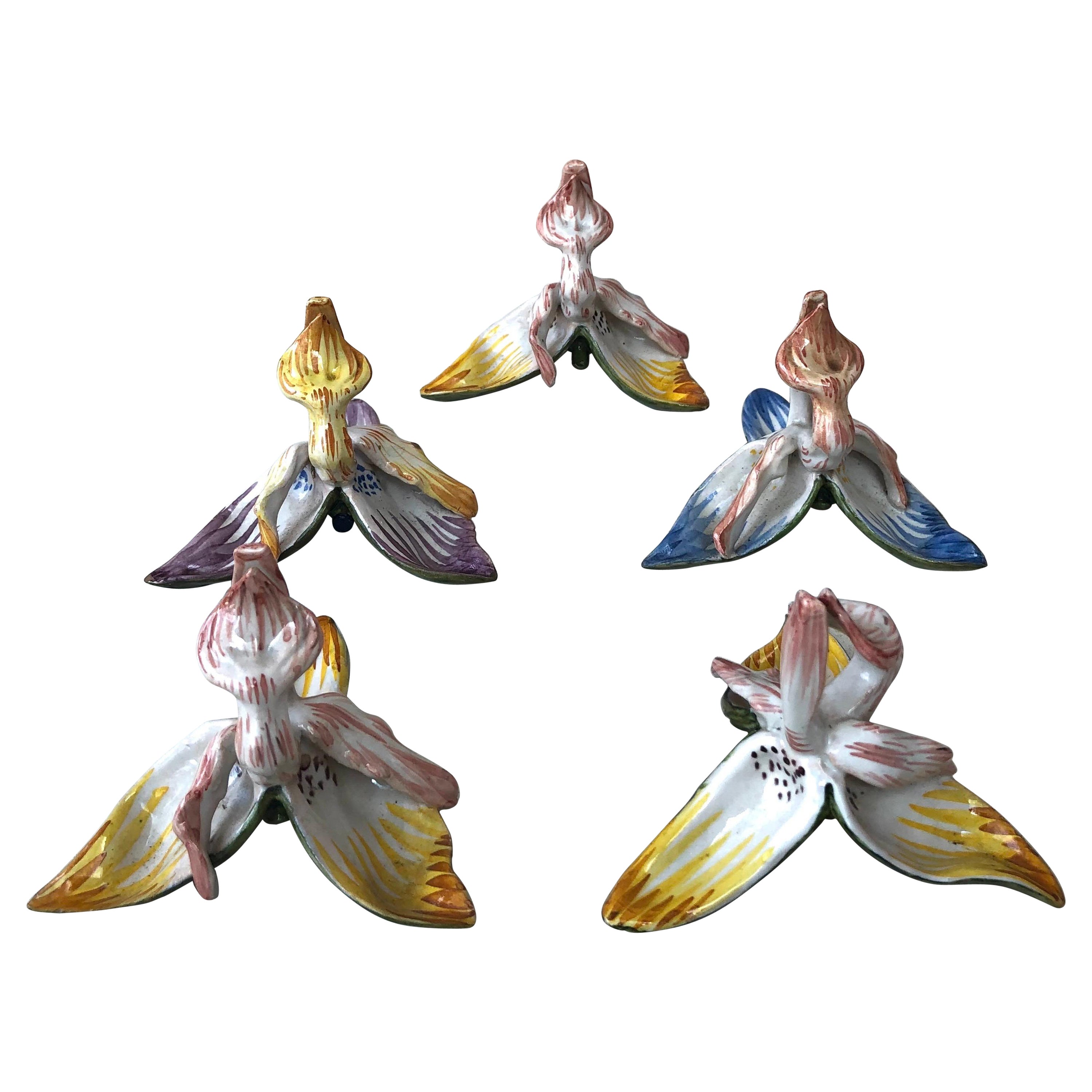 Set von 5 französischen Orchideen-Plattenhaltern aus Fayence, um 1900