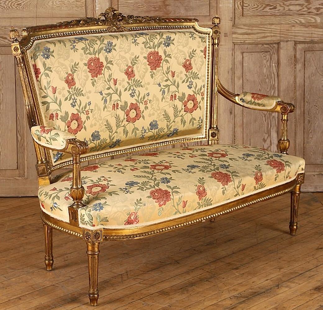 Set of 5, French Giltwood Louis XVI Style Settee and 4 Armchairs In Excellent Condition In Washington Crossing, PA