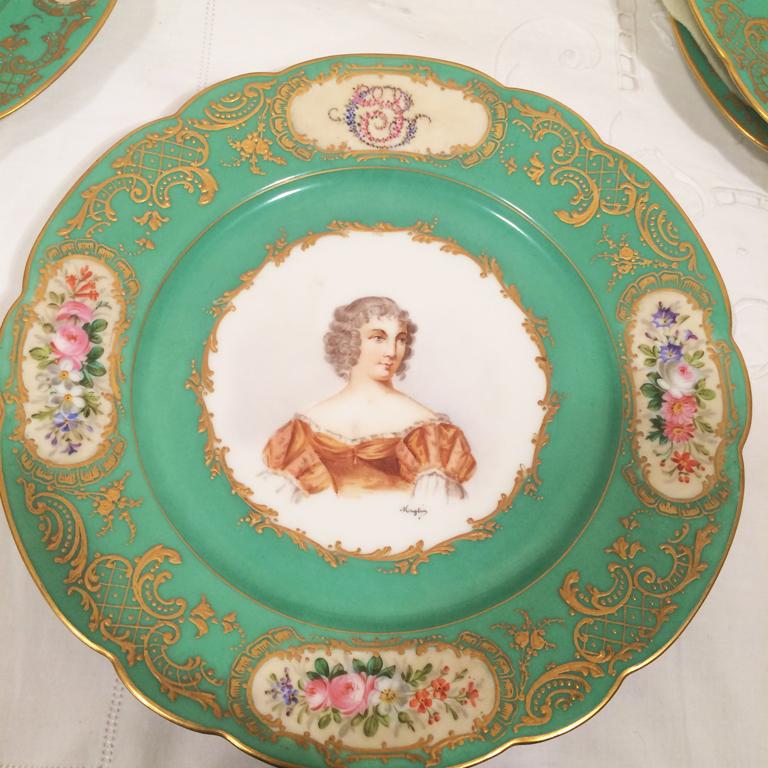 Hand-Painted Set of 5 French Sèvres Portrait Plates of Different Ladies of the French Court For Sale