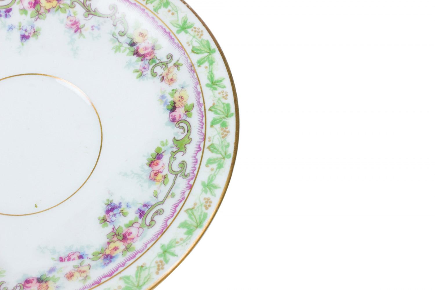 Set di 5 tazze da tè francesi vittoriane in porcellana floreale in vendita 3