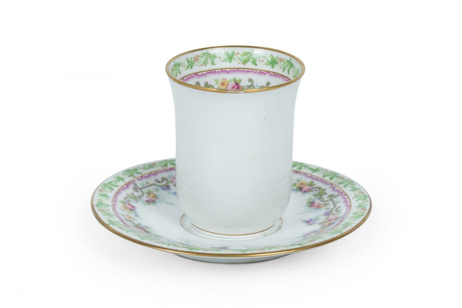 Set di 5 tazze da tè francesi vittoriane in porcellana floreale In condizioni buone in vendita a Queens, NY