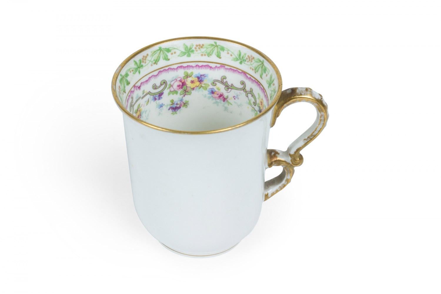 XIX secolo Set di 5 tazze da tè francesi vittoriane in porcellana floreale in vendita