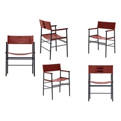 Ensemble de 5 fauteuils contemporains artisanaux en cuir cognac et métal en caoutchouc noir