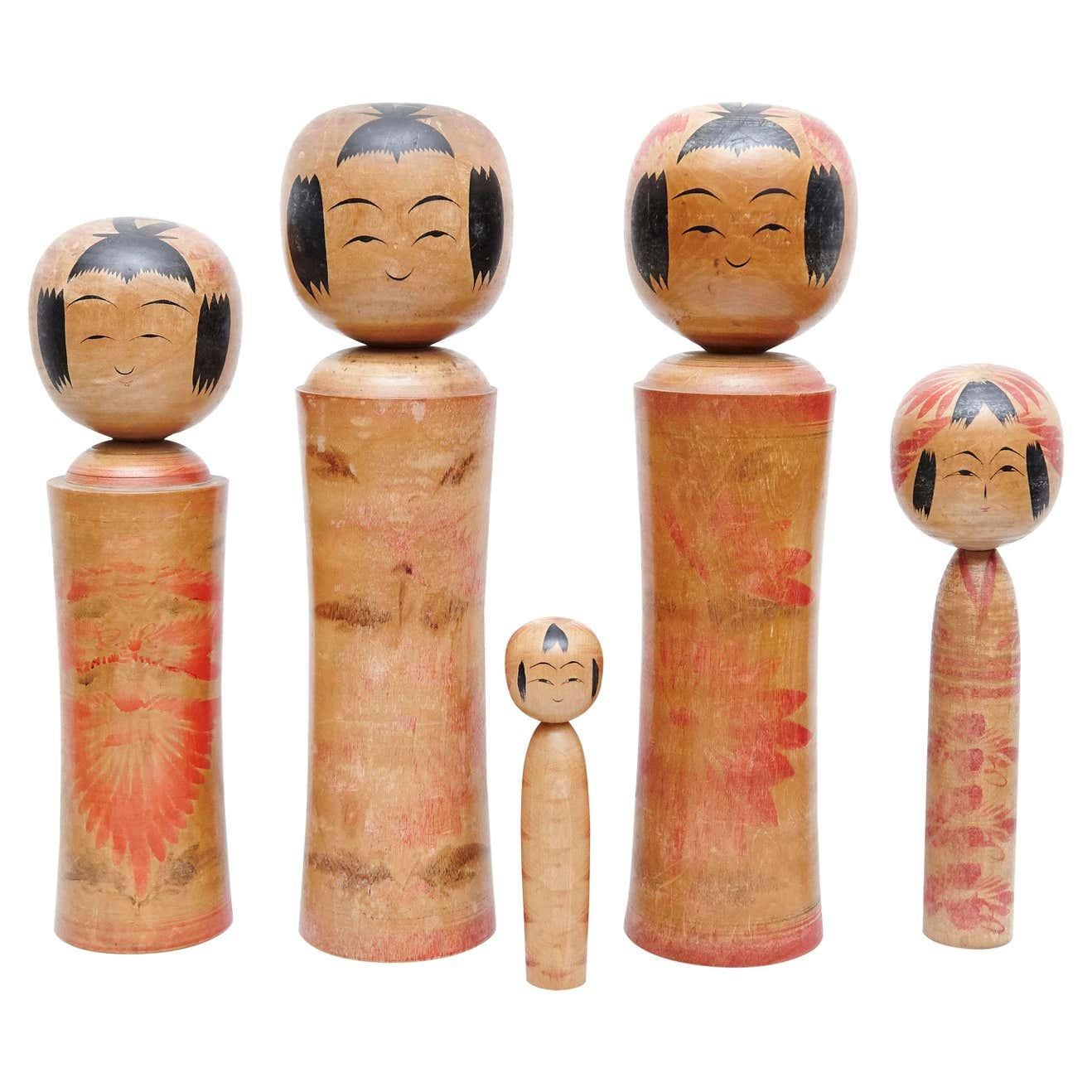 Set of 5 Handmade Japanese Kokeshi Dolls from the Early 20th Century 12