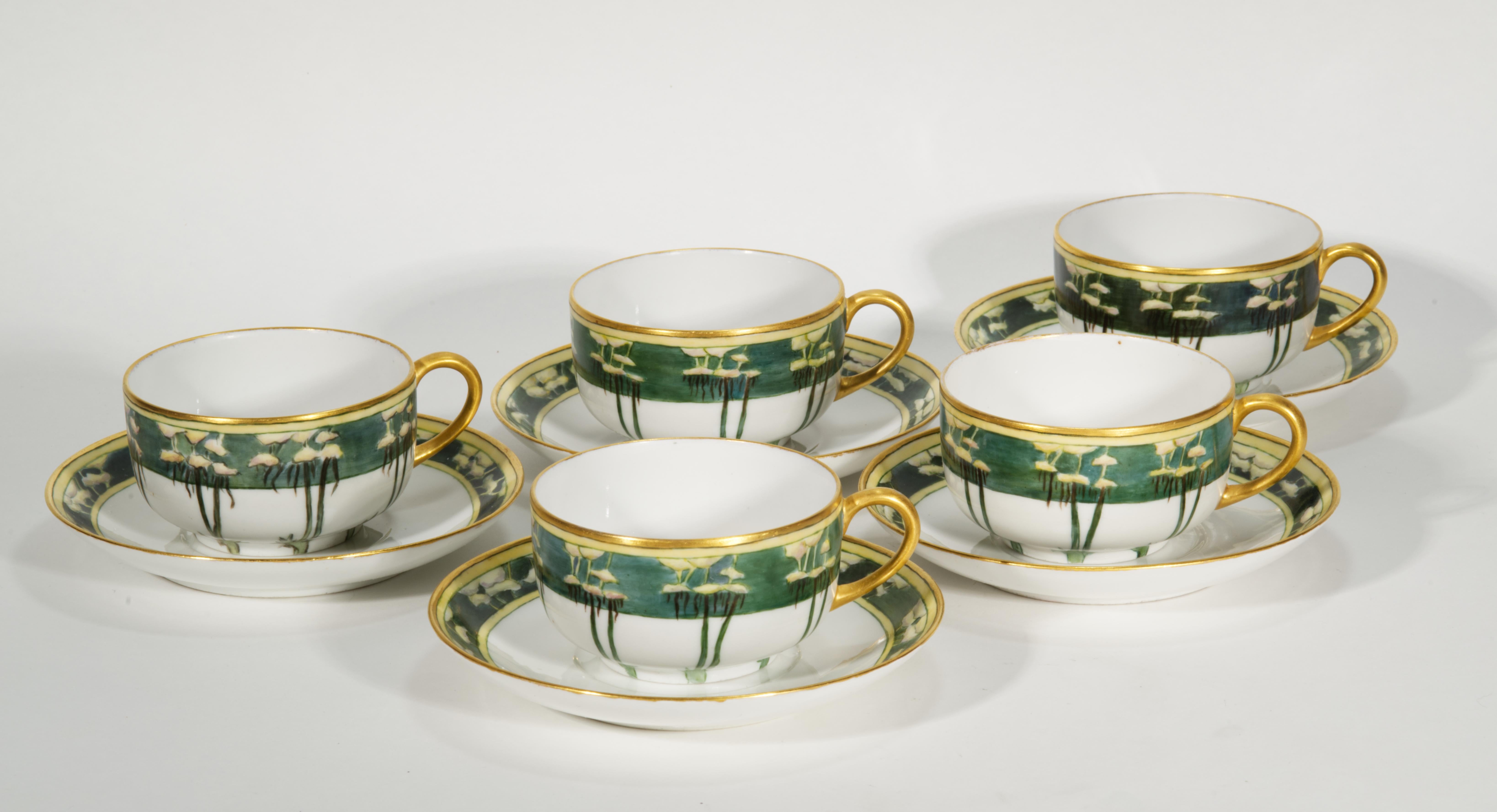 Satz von 5 handbemalten Delinières Limoges Porzellantassen und Untertassen, 1906 im Angebot 3