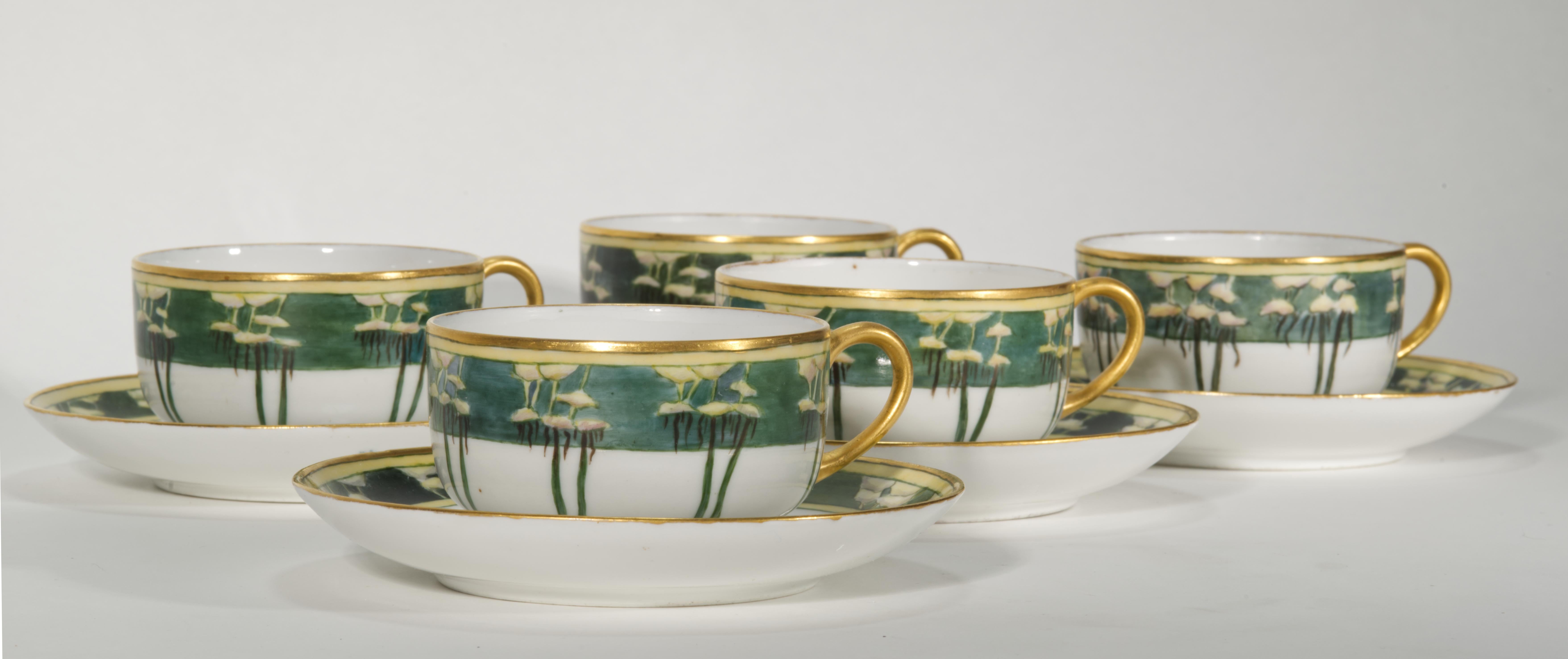 Satz von 5 handbemalten Delinières Limoges Porzellantassen und Untertassen, 1906 im Angebot 5