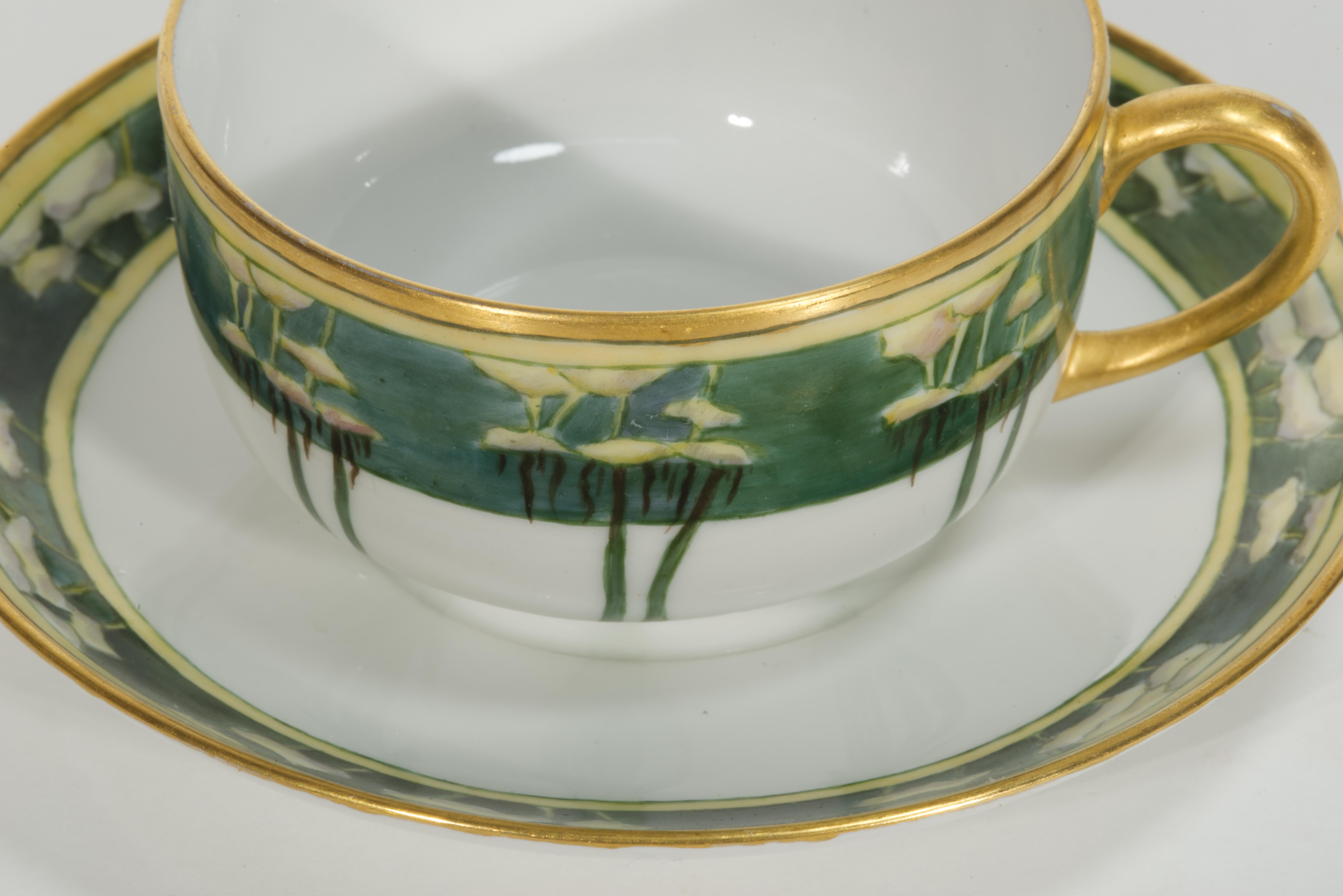 Satz von 5 handbemalten Delinières Limoges Porzellantassen und Untertassen, 1906 (Art nouveau) im Angebot