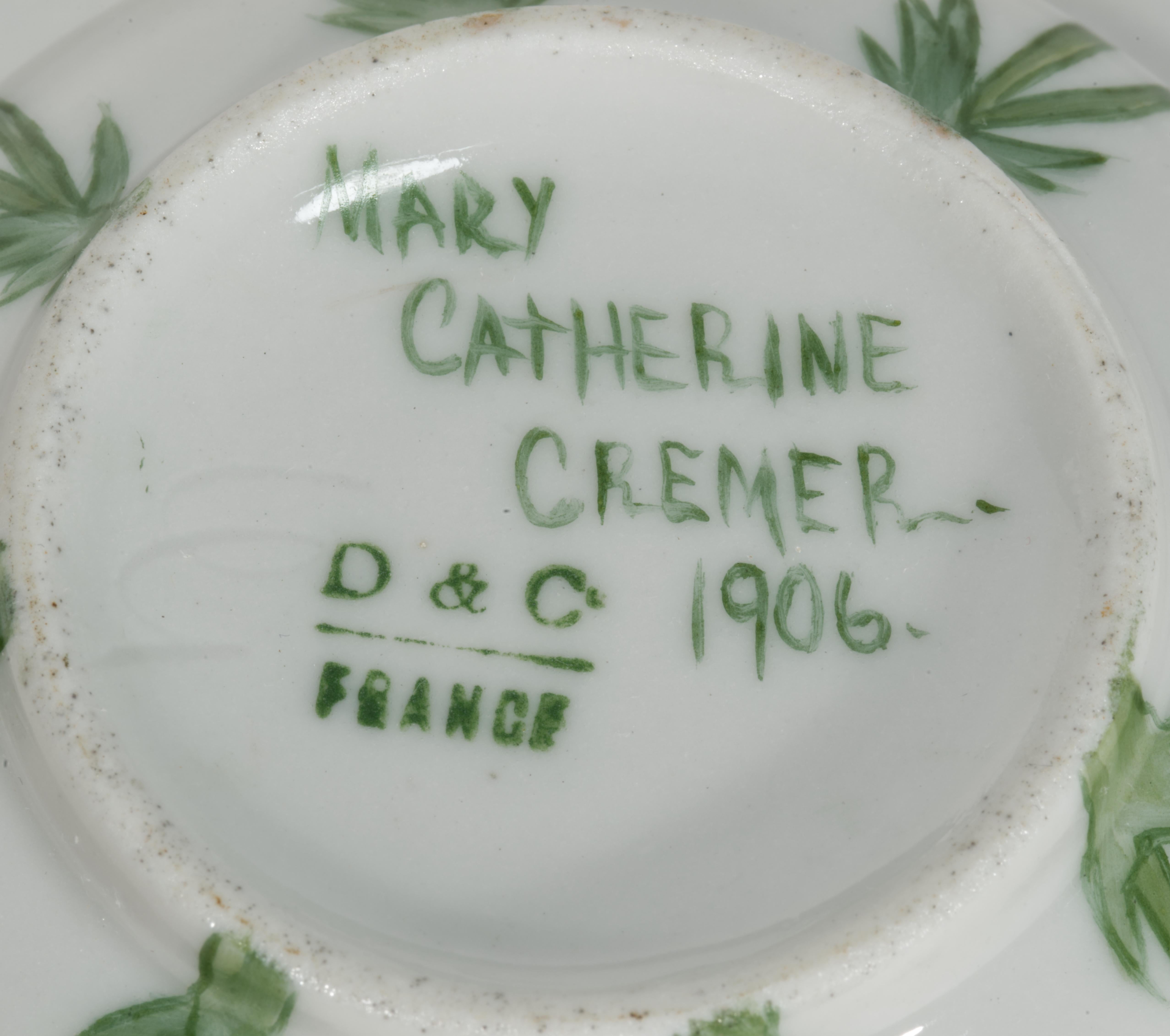 Satz von 5 handbemalten Delinières Limoges Porzellantassen und Untertassen, 1906 (Glasiert) im Angebot