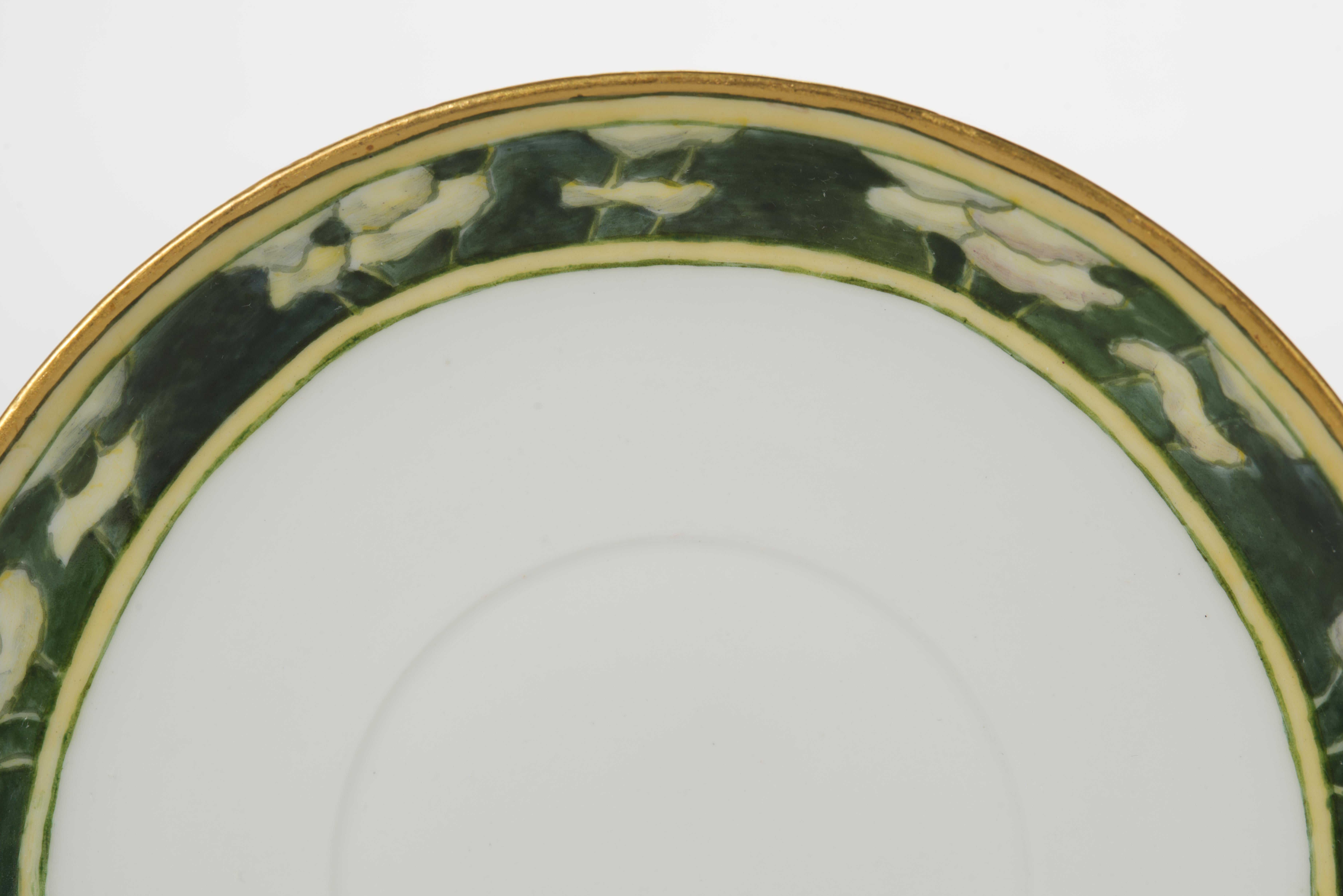 Satz von 5 handbemalten Delinières Limoges Porzellantassen und Untertassen, 1906 (Gold) im Angebot