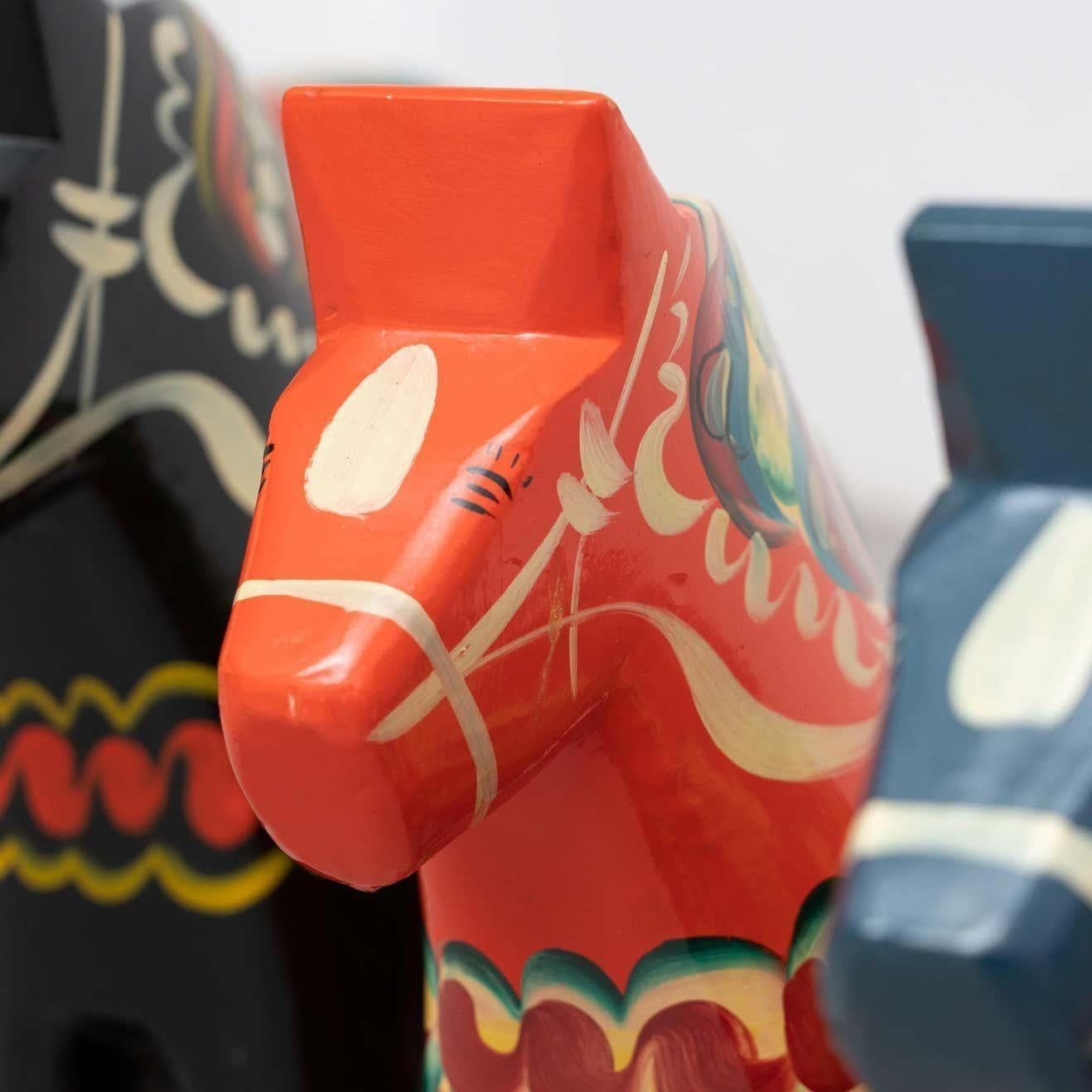 Set of 5 Handpainted Swedish Traditional Dala Horse Toys For Sale 9