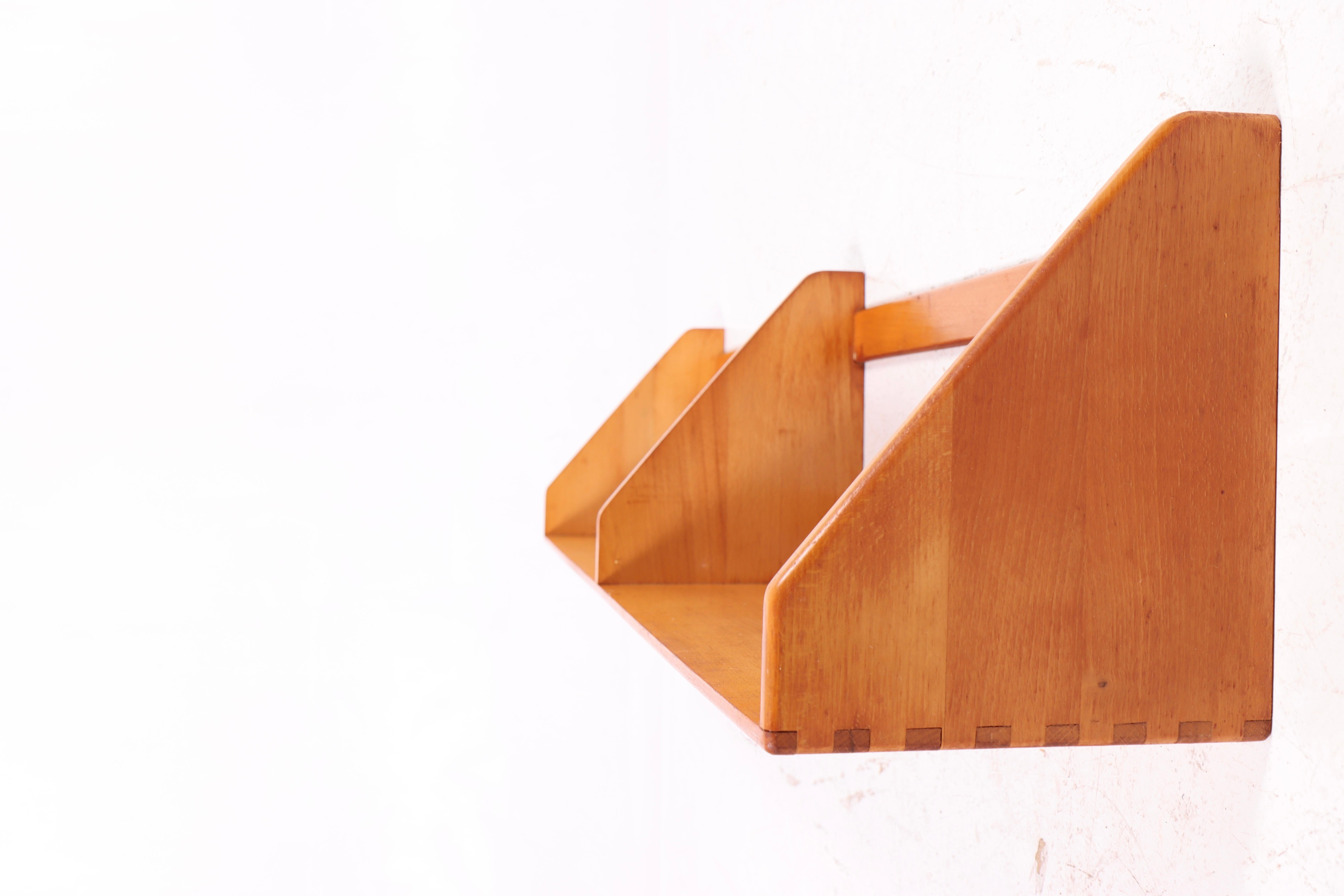 Rare set of 5 wall shelves designed by Hans Jørgen Wegner and produced by Ry møbler in Denmark in the 1950s. Crafted in solid beech, the shelves feature a simple and functional construction that clearly reflects Wegner’s design philosophy: fine