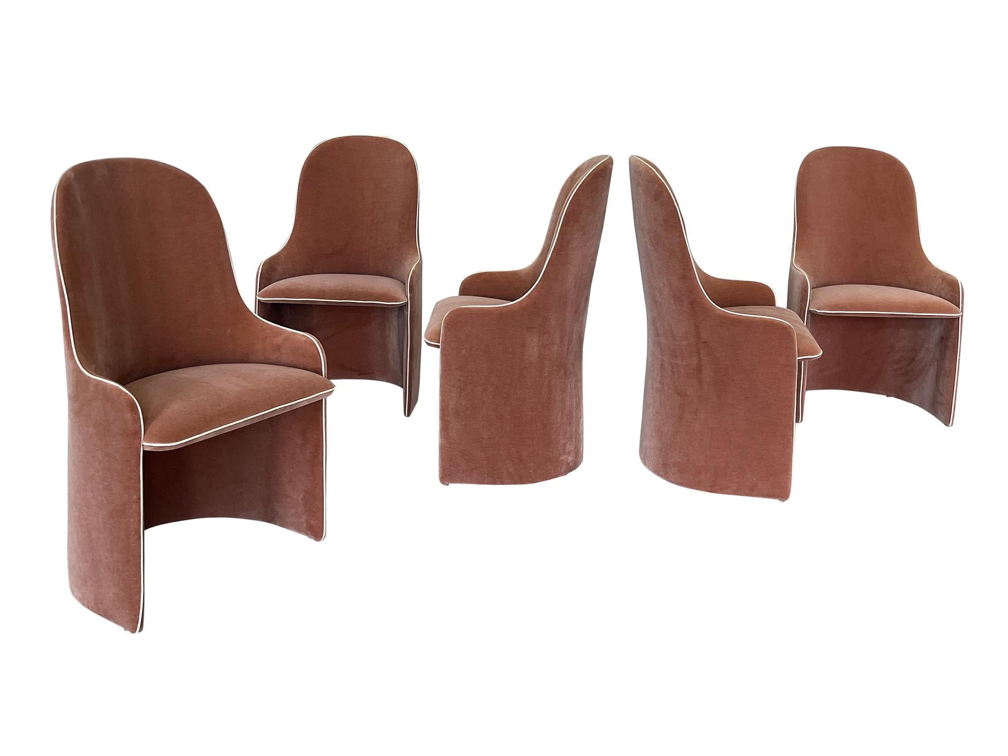 Fabulous set of 5 Italian Post-Modern barrel-back dining chairs, in the style of Luigi Massoni or Karl Springer. The chairs are designed with the sloping curves and seamless edges that characterize Italian Post-Modern furniture design. The chairs