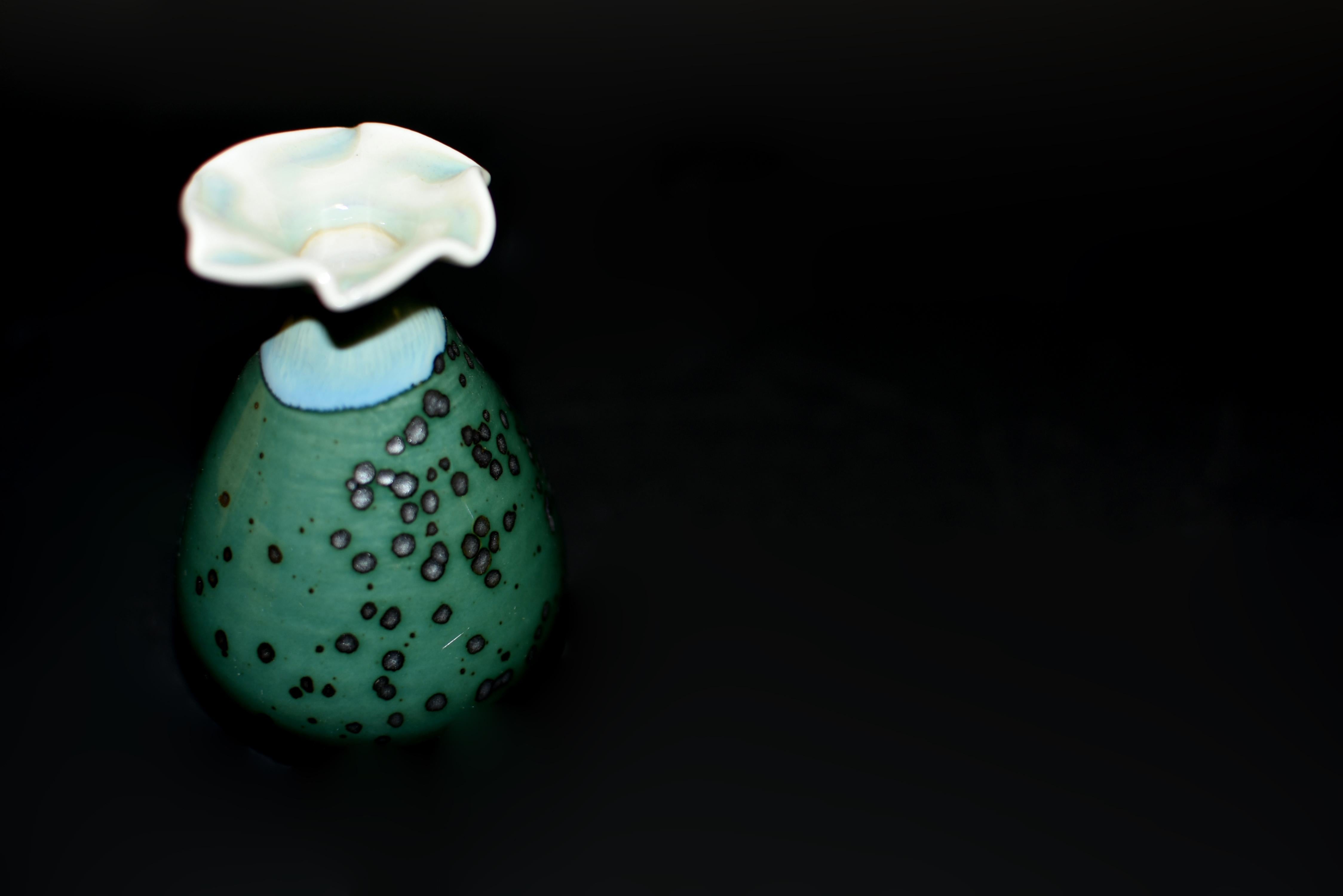 Satz von 5 japanischen Wabi Sabi Mini-Vasen mit gerafften Lips im Angebot 5