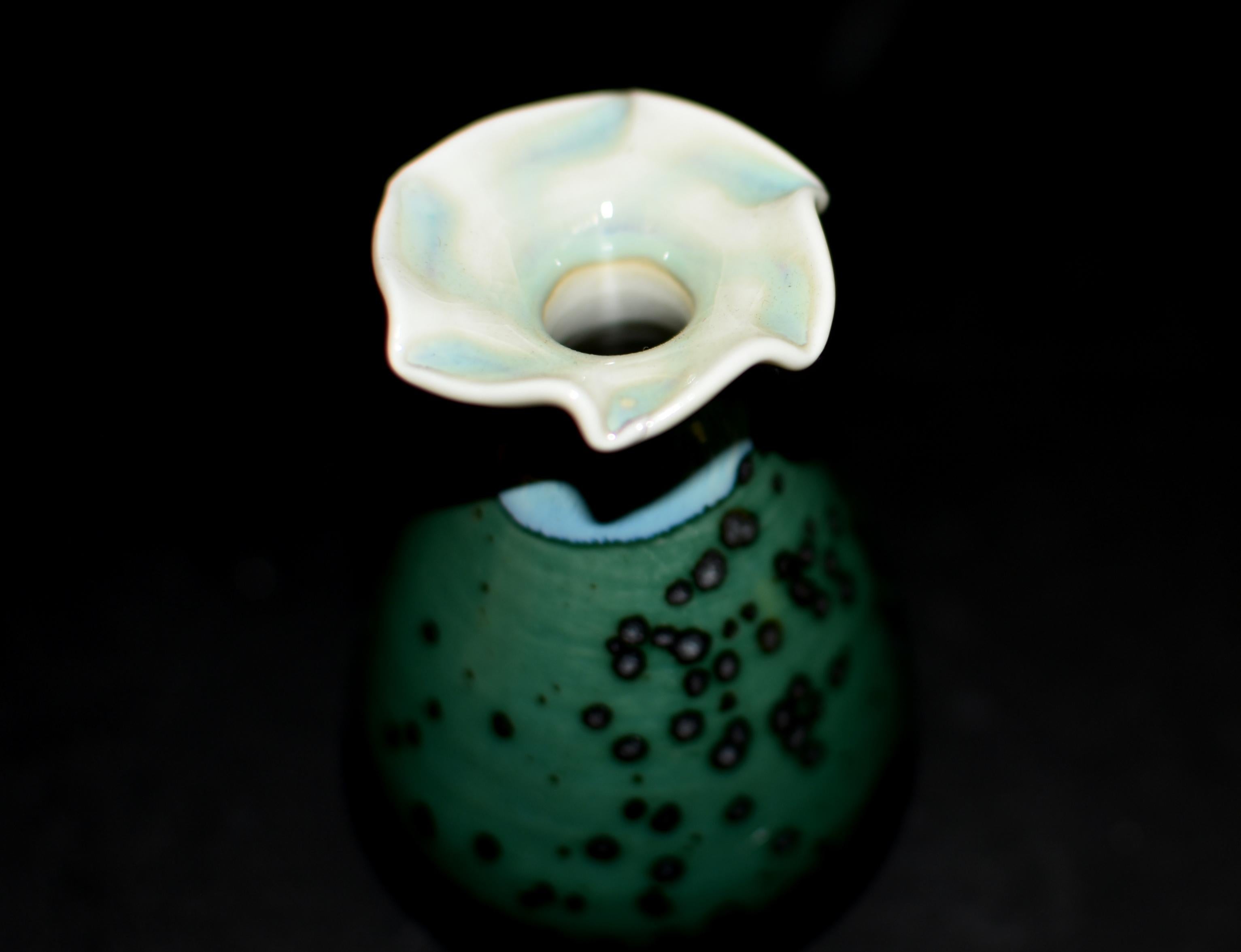 Satz von 5 japanischen Wabi Sabi Mini-Vasen mit gerafften Lips im Angebot 6