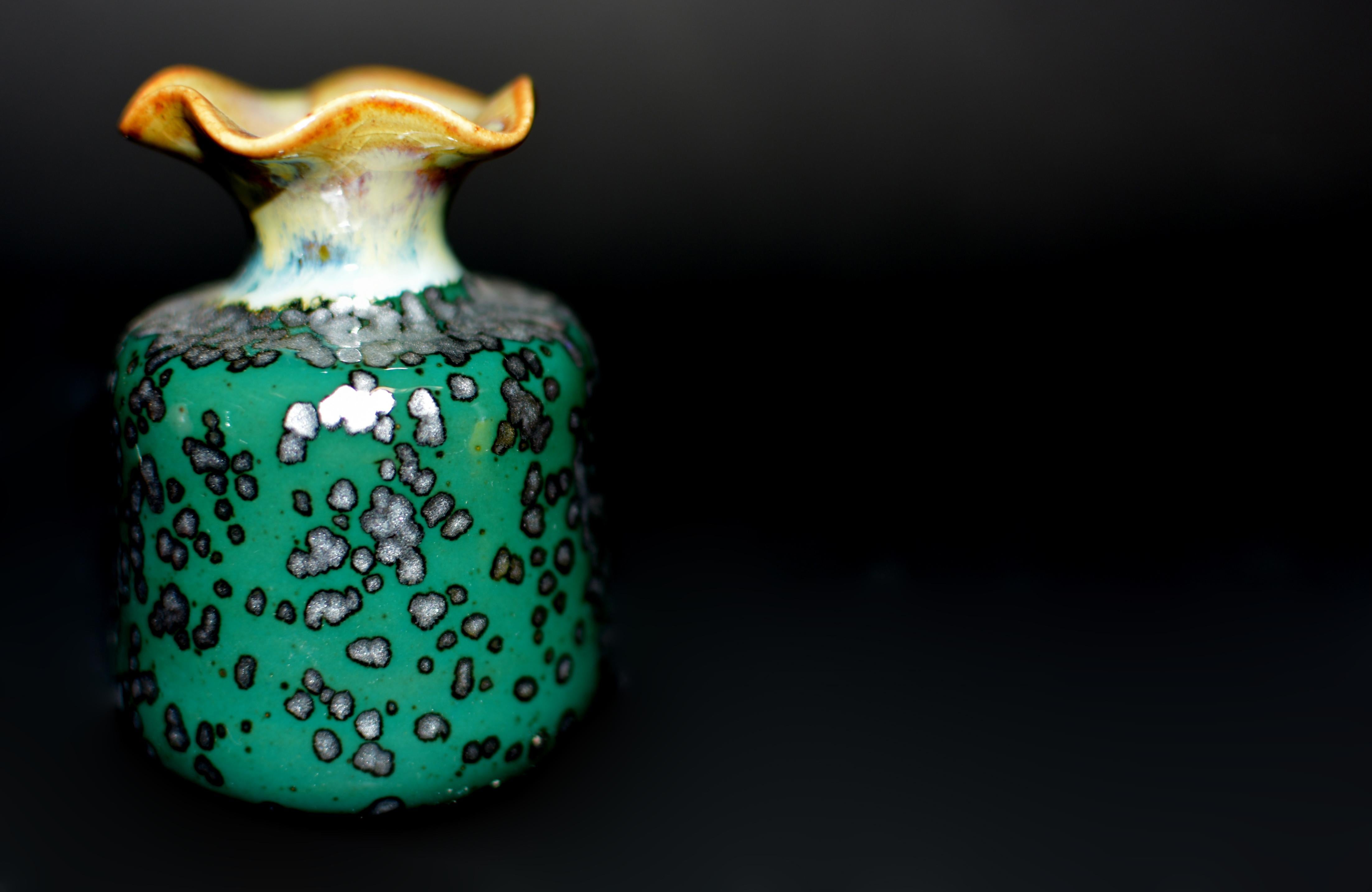 Satz von 5 japanischen Wabi Sabi Mini-Vasen mit gerafften Lips im Angebot 10