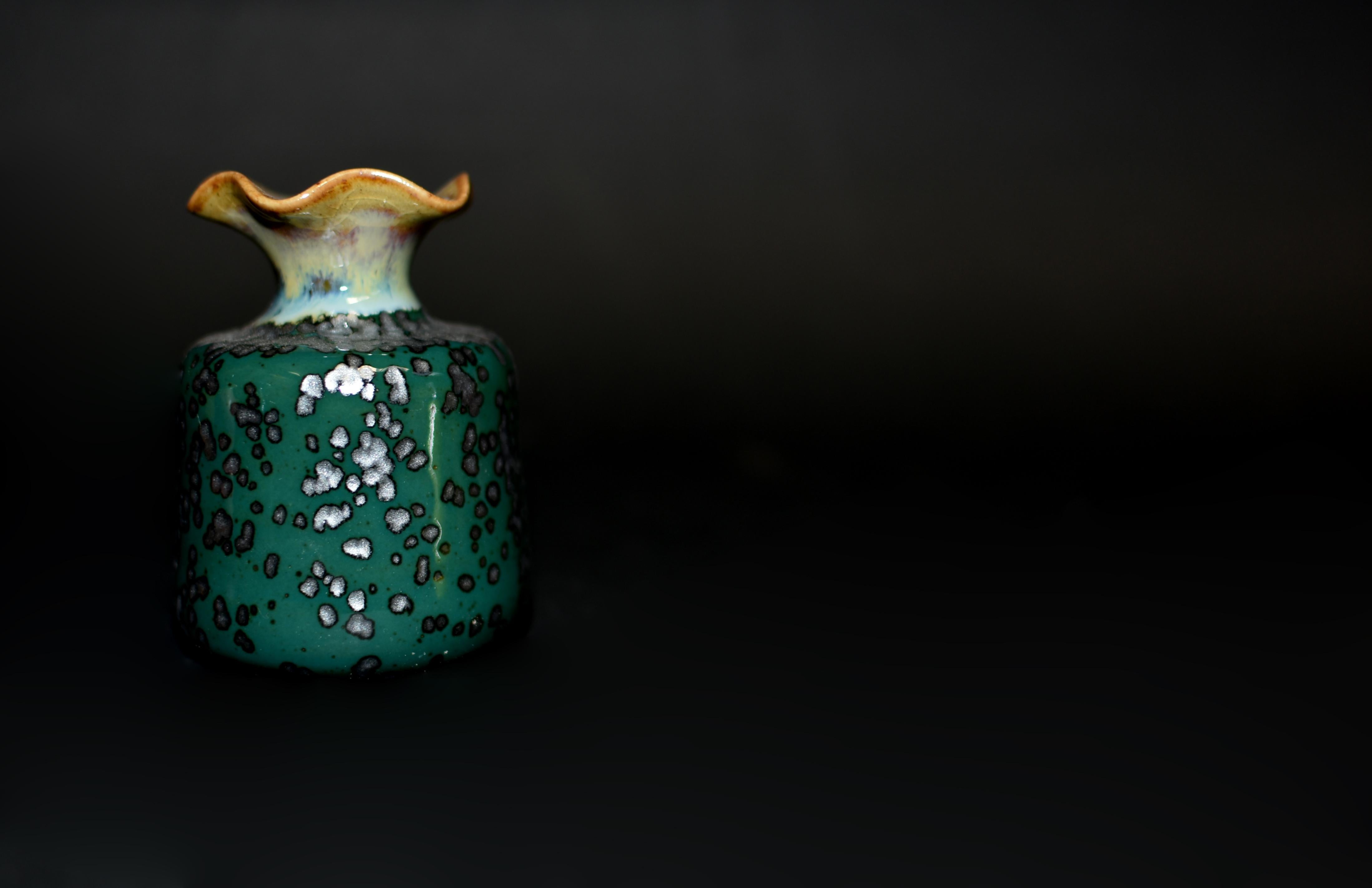 Satz von 5 japanischen Wabi Sabi Mini-Vasen mit gerafften Lips im Angebot 11