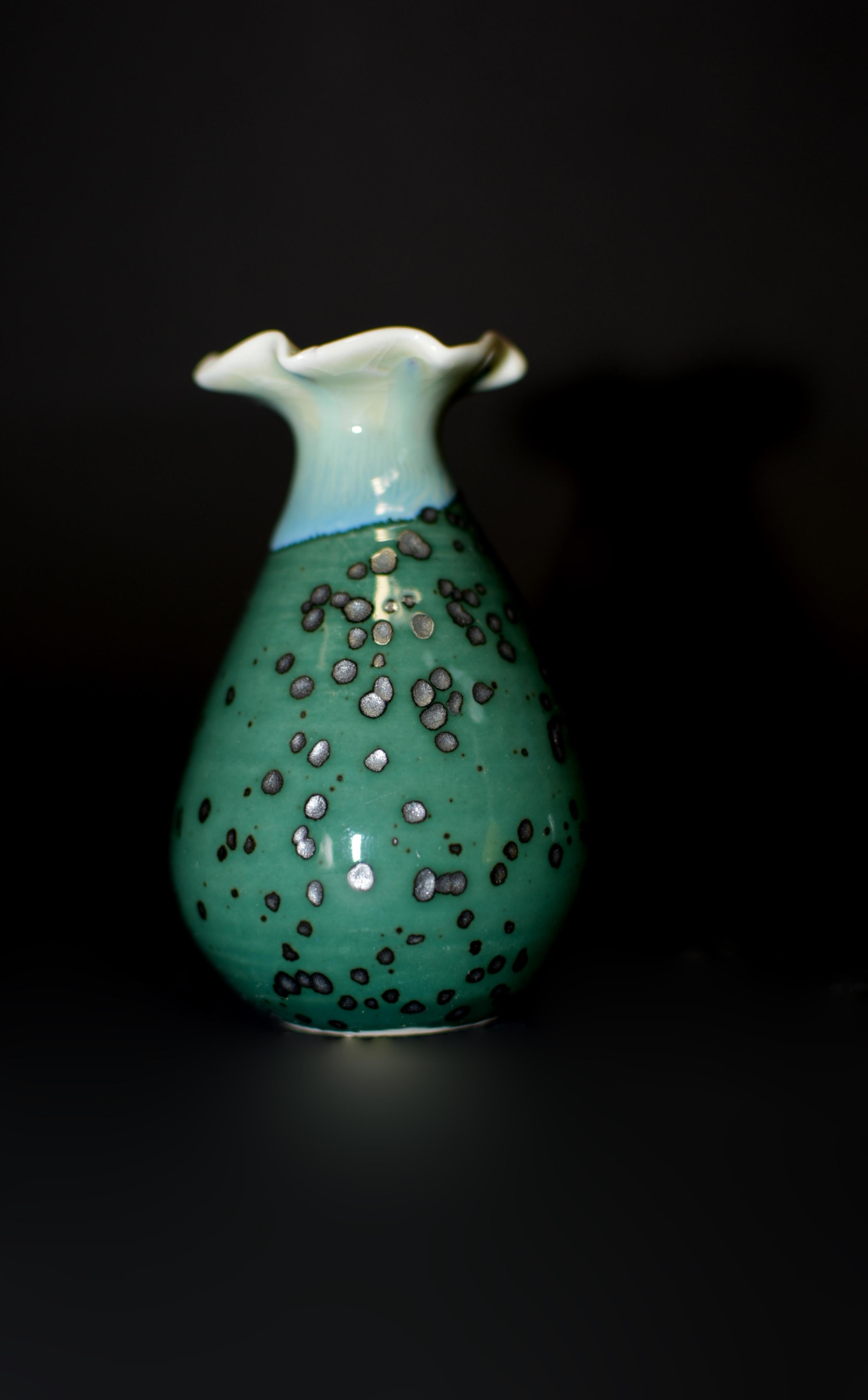 Satz von 5 japanischen Wabi Sabi Mini-Vasen mit gerafften Lips im Zustand „Gut“ im Angebot in Somis, CA