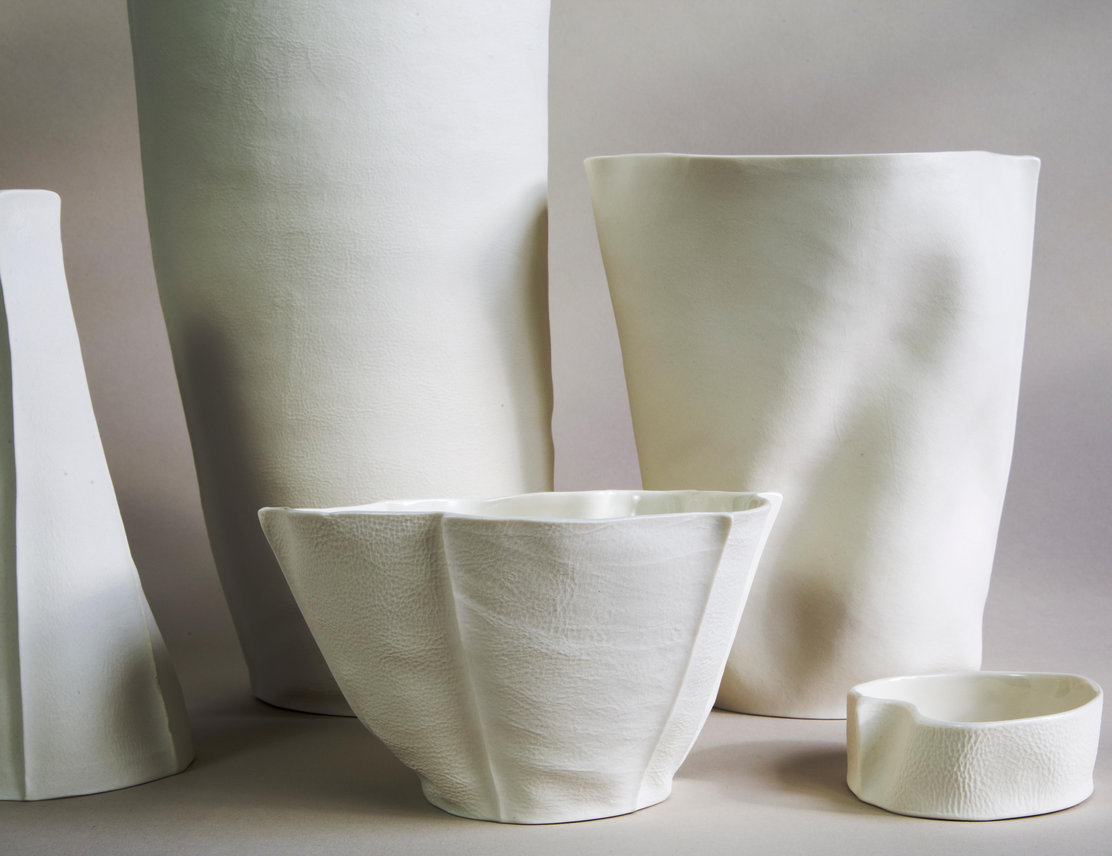 Moderne Ensemble de 5 vases et bols en porcelaine de la série Kawa, décoration, céramique blanche, organique en vente