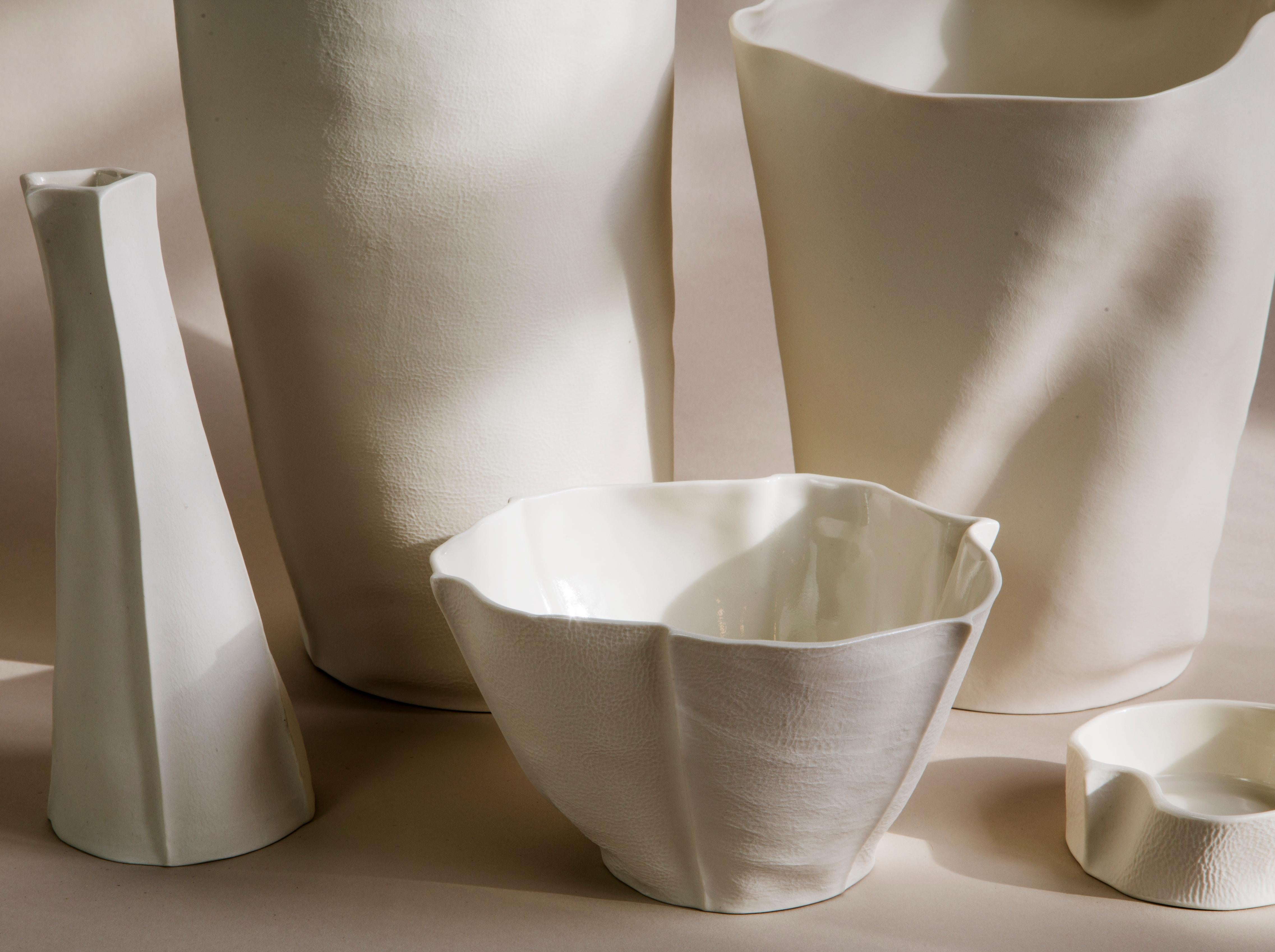 Américain Ensemble de 5 vases et bols en porcelaine de la série Kawa, décoration, céramique blanche, organique en vente