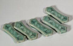 Ensemble de 5 porte-couteaux coréens Goryeo céladon, grues volantes et nuages