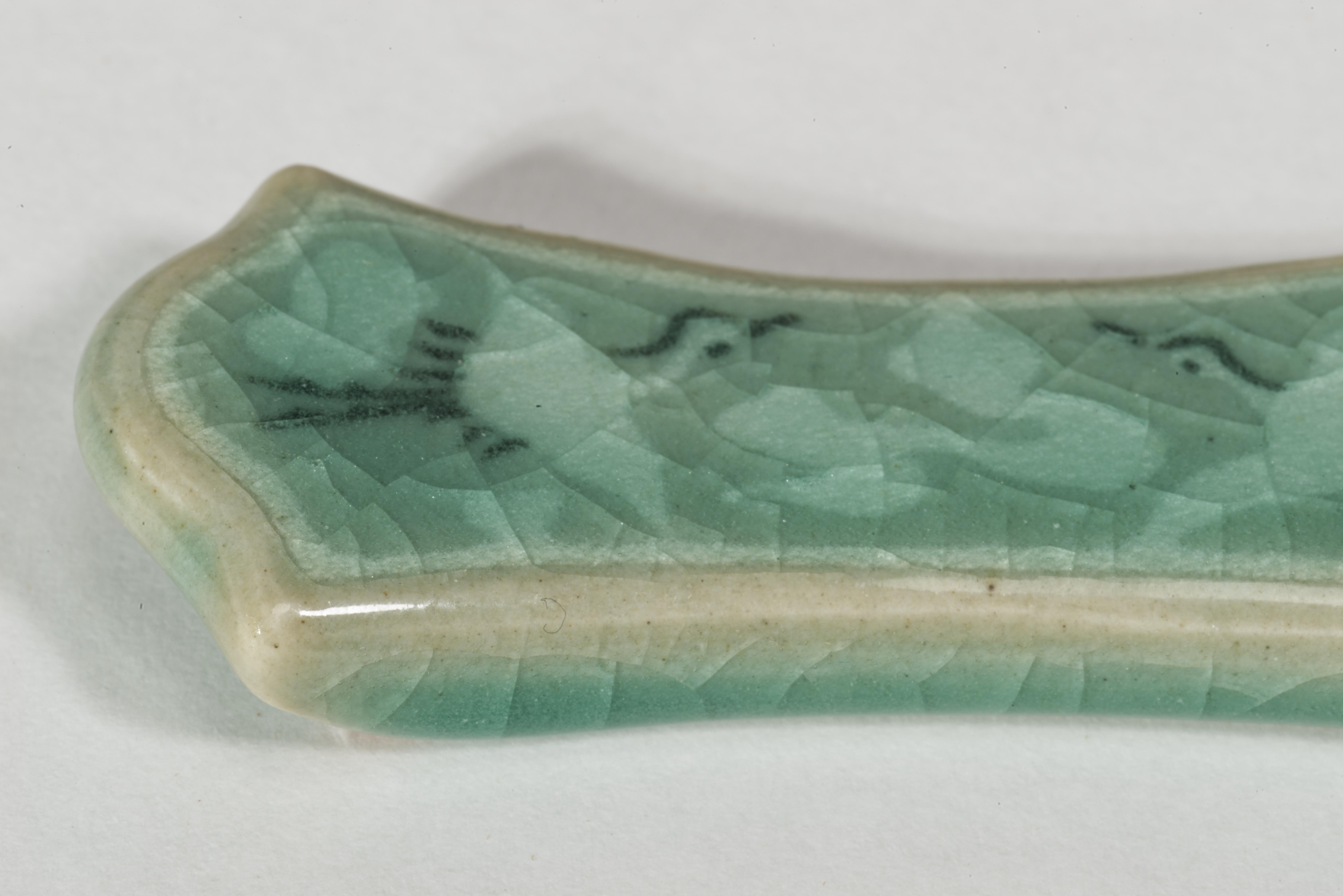 Juego de 5 Apoyacuchillos Coreanos de Celadón Goryeo, Grullas Voladoras y Nubes Glaseado en venta