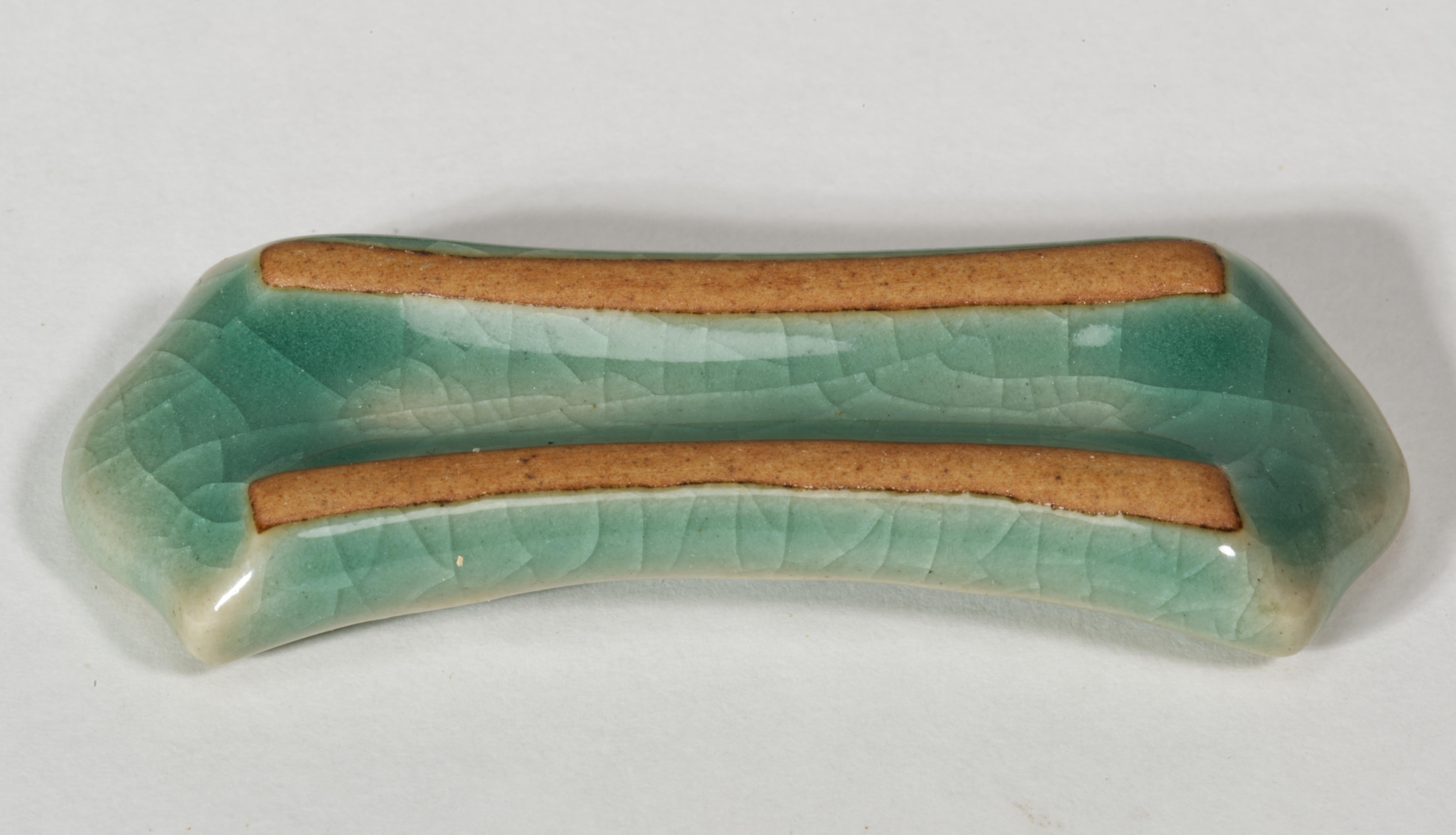 Juego de 5 Apoyacuchillos Coreanos de Celadón Goryeo, Grullas Voladoras y Nubes en Bueno estado para la venta en Clifton Springs, NY