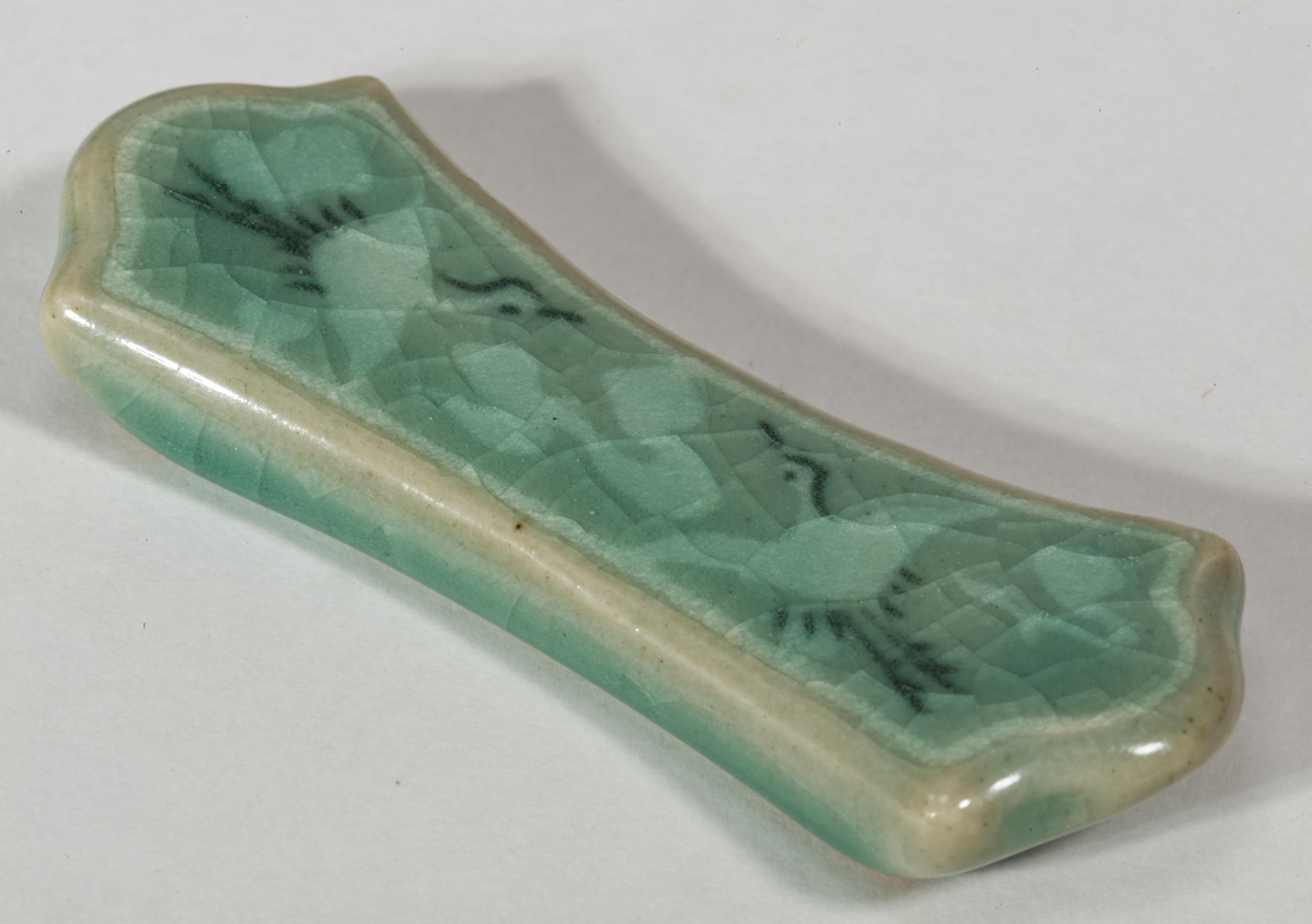 Juego de 5 Apoyacuchillos Coreanos de Celadón Goryeo, Grullas Voladoras y Nubes Cerámico en venta