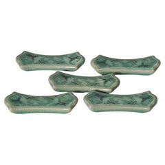 Juego de 5 Apoyacuchillos Coreanos de Celadón Goryeo, Grullas Voladoras y Nubes
