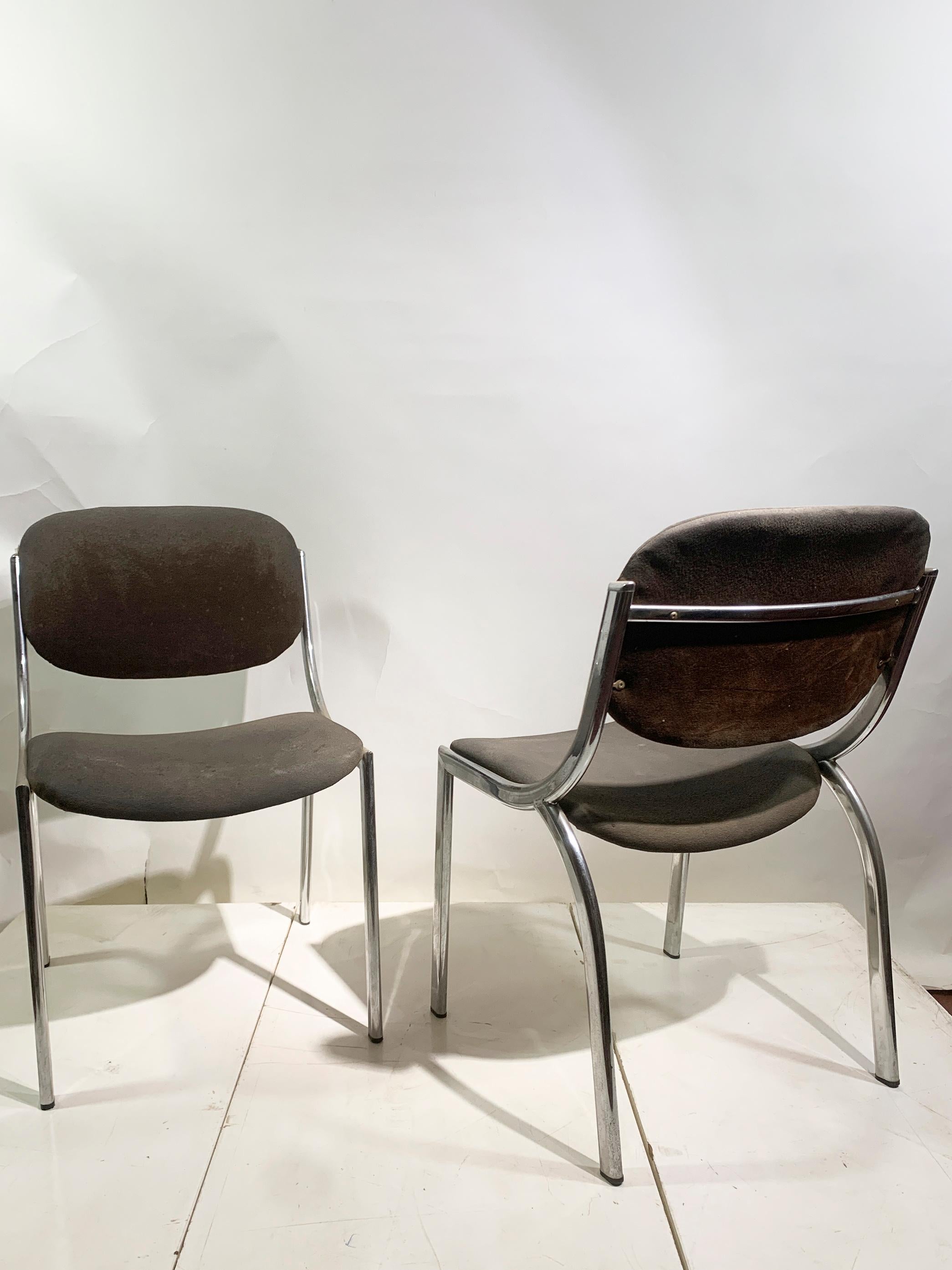 5 Stühle aus Chrom und Stoff aus der späten Jahrhundertmitte, COM, 1970er Jahre (Moderne der Mitte des Jahrhunderts) im Angebot