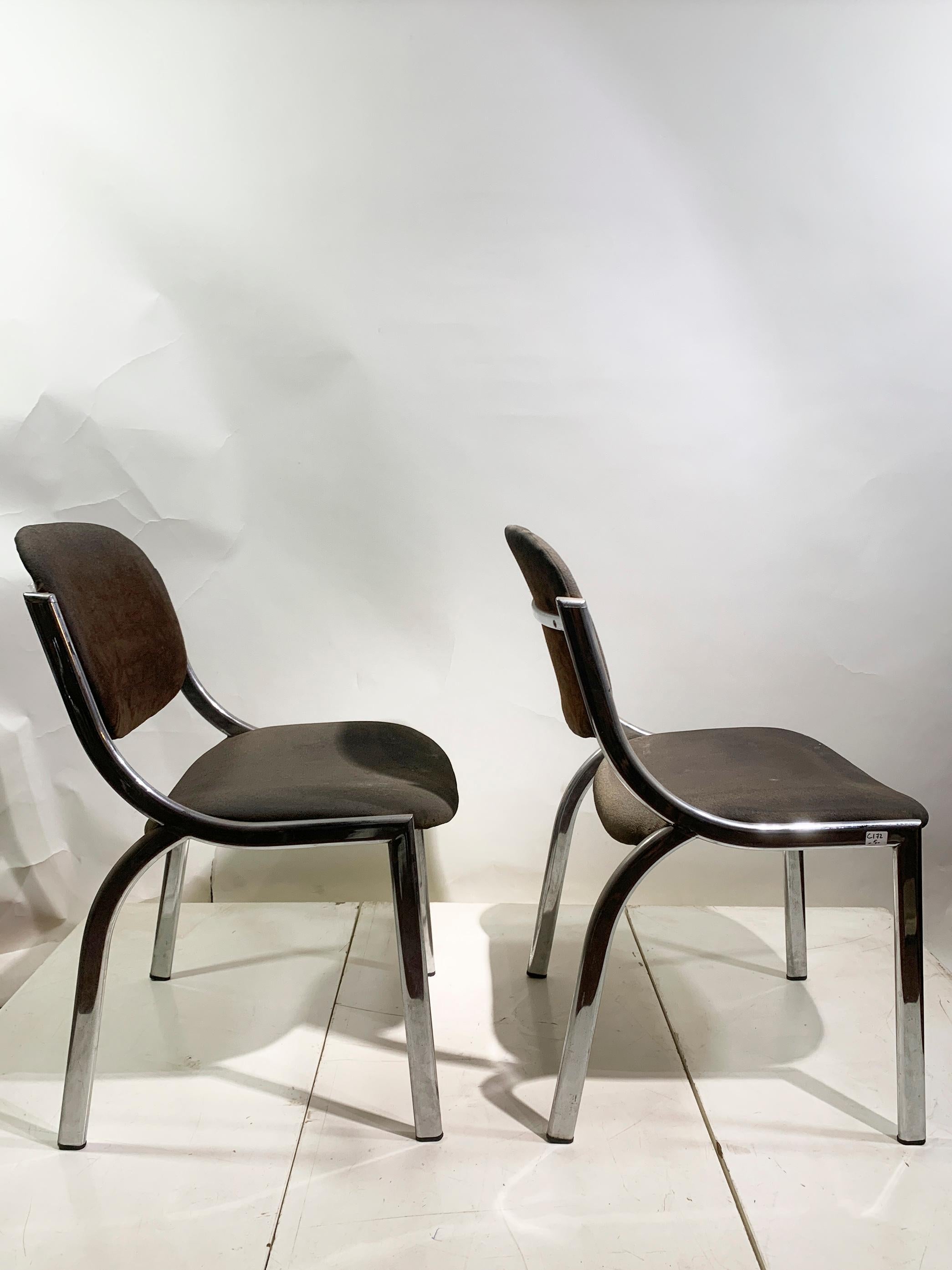 5 Stühle aus Chrom und Stoff aus der späten Jahrhundertmitte, COM, 1970er Jahre im Zustand „Gut“ im Angebot in Beirut, LB