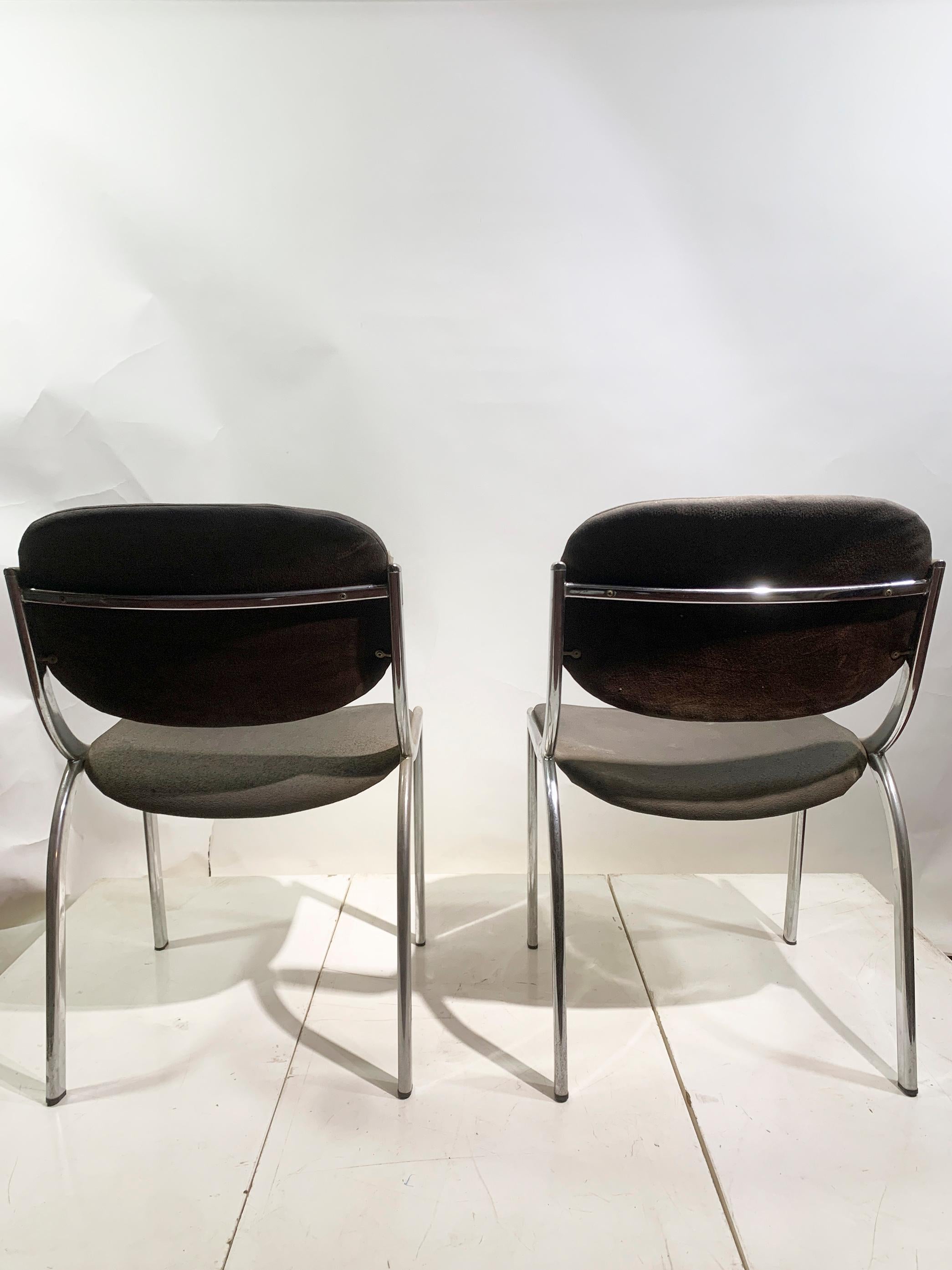 5 Stühle aus Chrom und Stoff aus der späten Jahrhundertmitte, COM, 1970er Jahre (20. Jahrhundert) im Angebot
