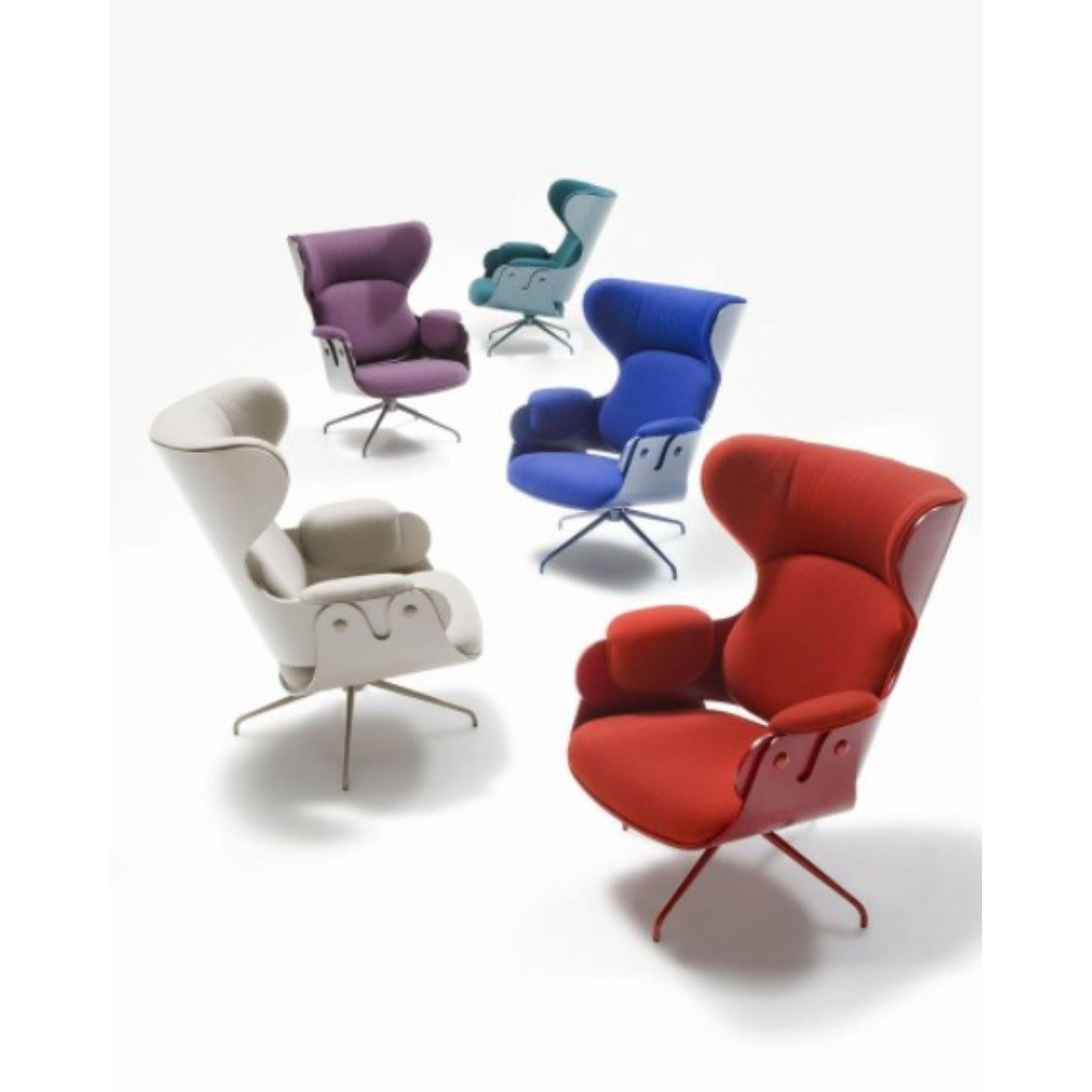 Set of 5 lounger armchair by Jaime Hayon 
Dimensions: D 91 x W 76 x H 99 cm 
Materials: armchair with a cast aluminum base structure and footstool with tubular steel legs and painted. Seat, backrest, and footstool in plywood and veneered in