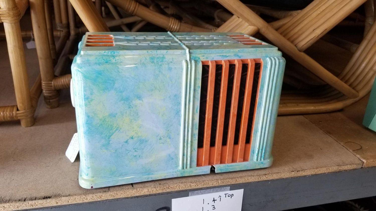 Set of 5 Mid Century AM Tube Radios 2