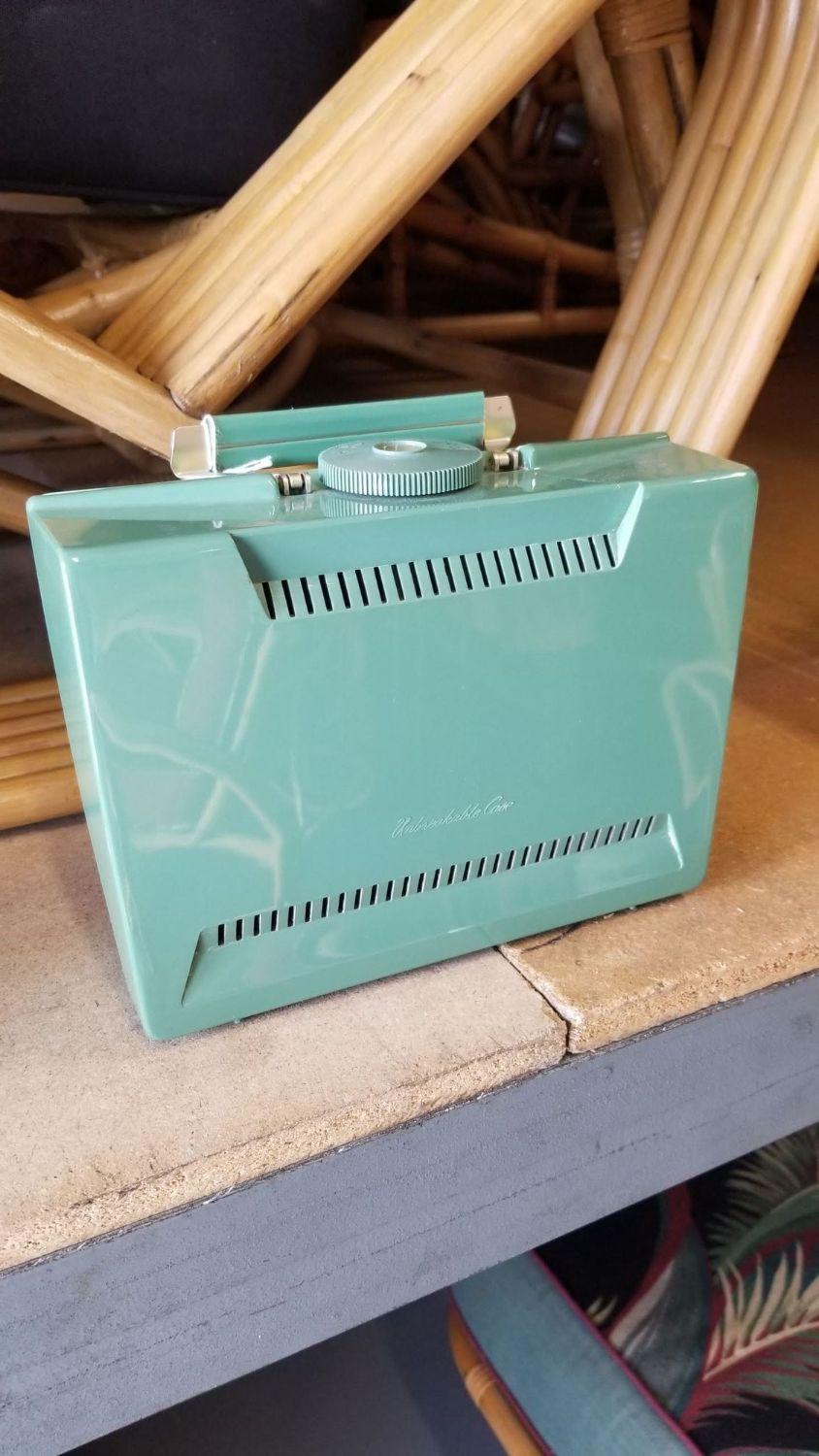 Set of 5 Mid Century AM Tube Radios 4