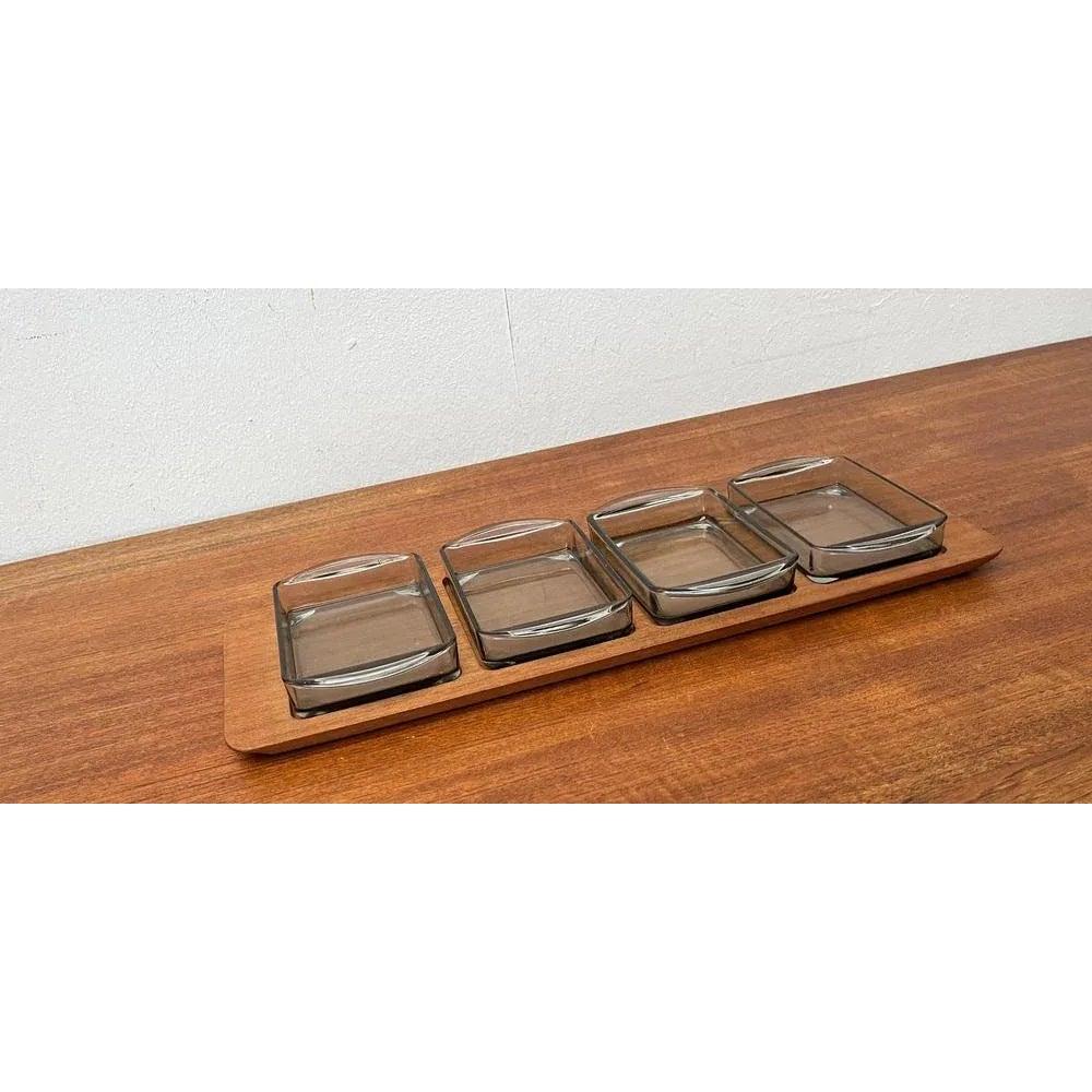 Ensemble de 5 bols cabaret en verre du milieu du siècle dernier de Holmegaard avec plateau en teck, années 1960 Excellent état - En vente à Hamburg, DE