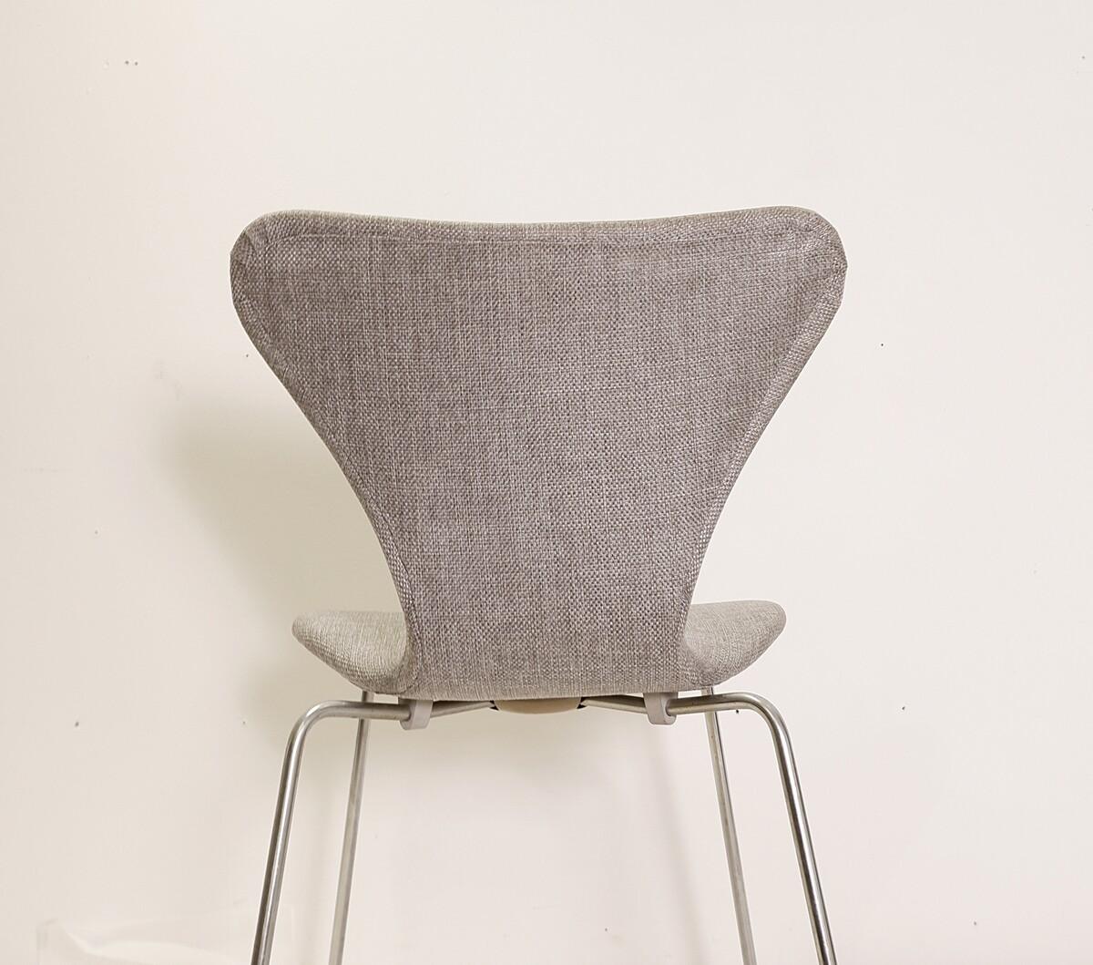 Set di 5 sedie di metà secolo di Arne Jacobsen per Fritz Hansen - Anni '60 in vendita 4