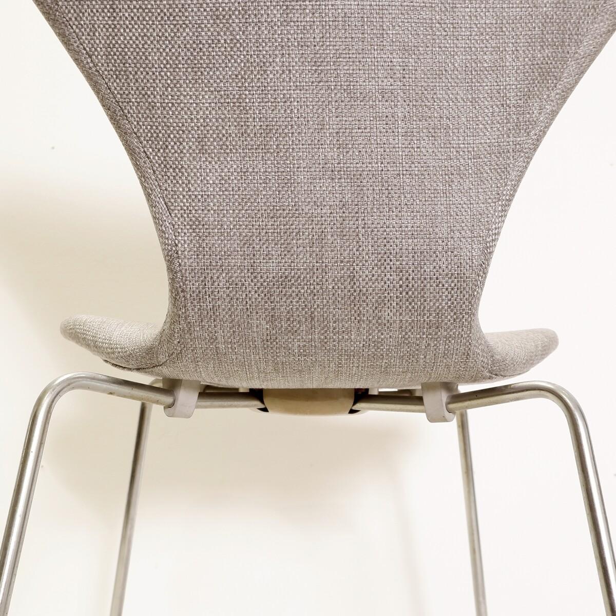Set di 5 sedie di metà secolo di Arne Jacobsen per Fritz Hansen - Anni '60 in vendita 7