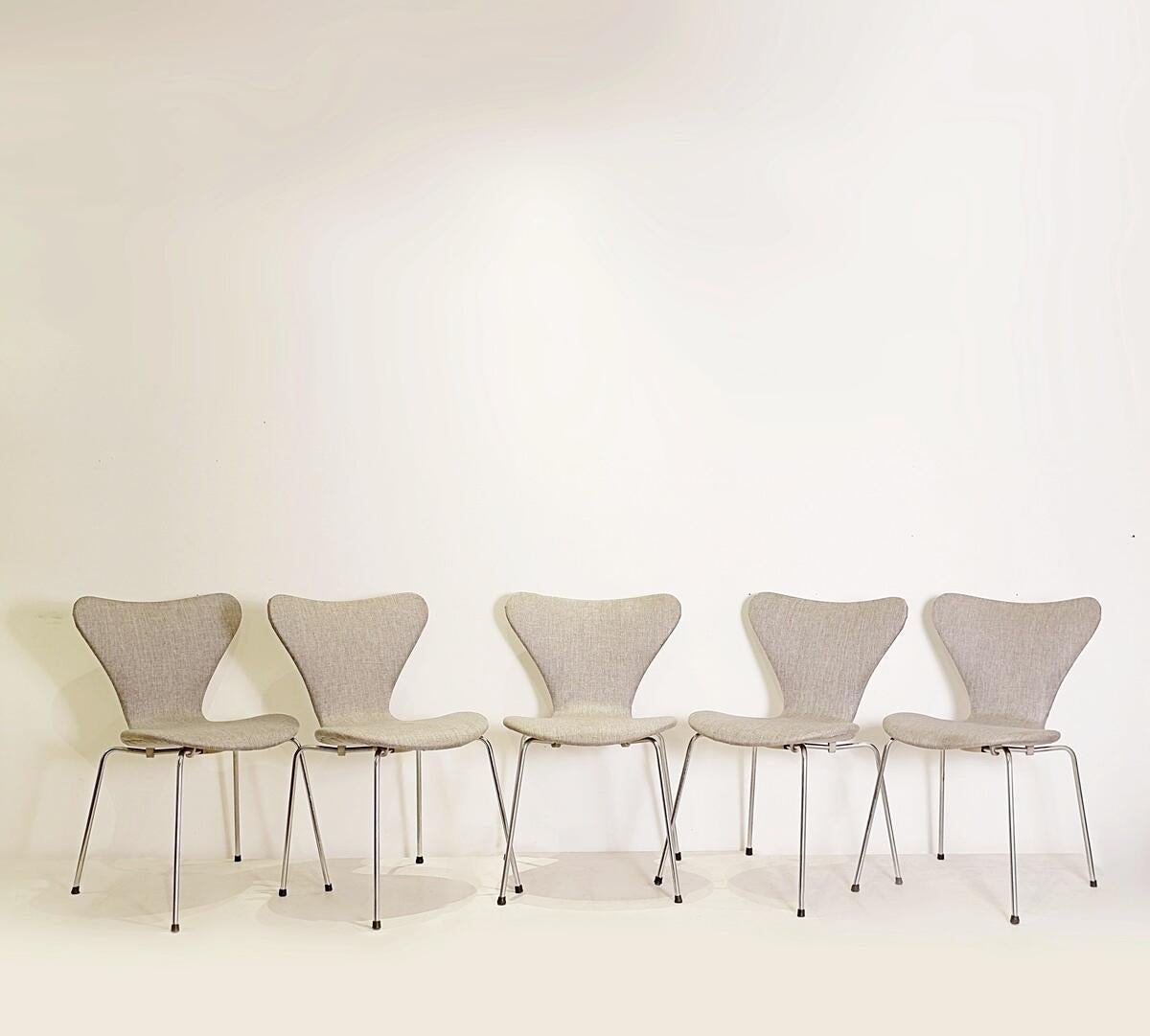 Danese Set di 5 sedie di metà secolo di Arne Jacobsen per Fritz Hansen - Anni '60 in vendita