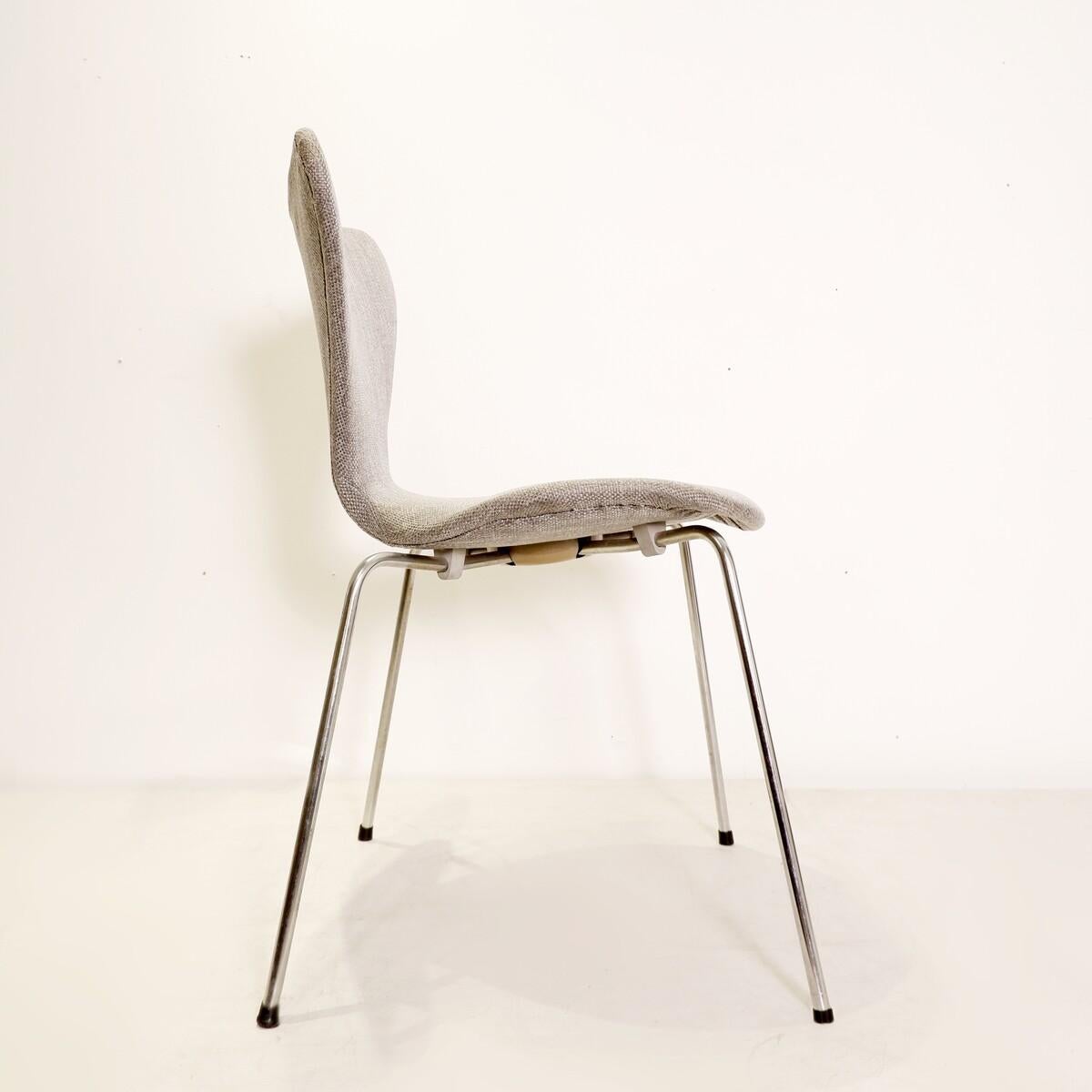 Set di 5 sedie di metà secolo di Arne Jacobsen per Fritz Hansen - Anni '60 in vendita 2